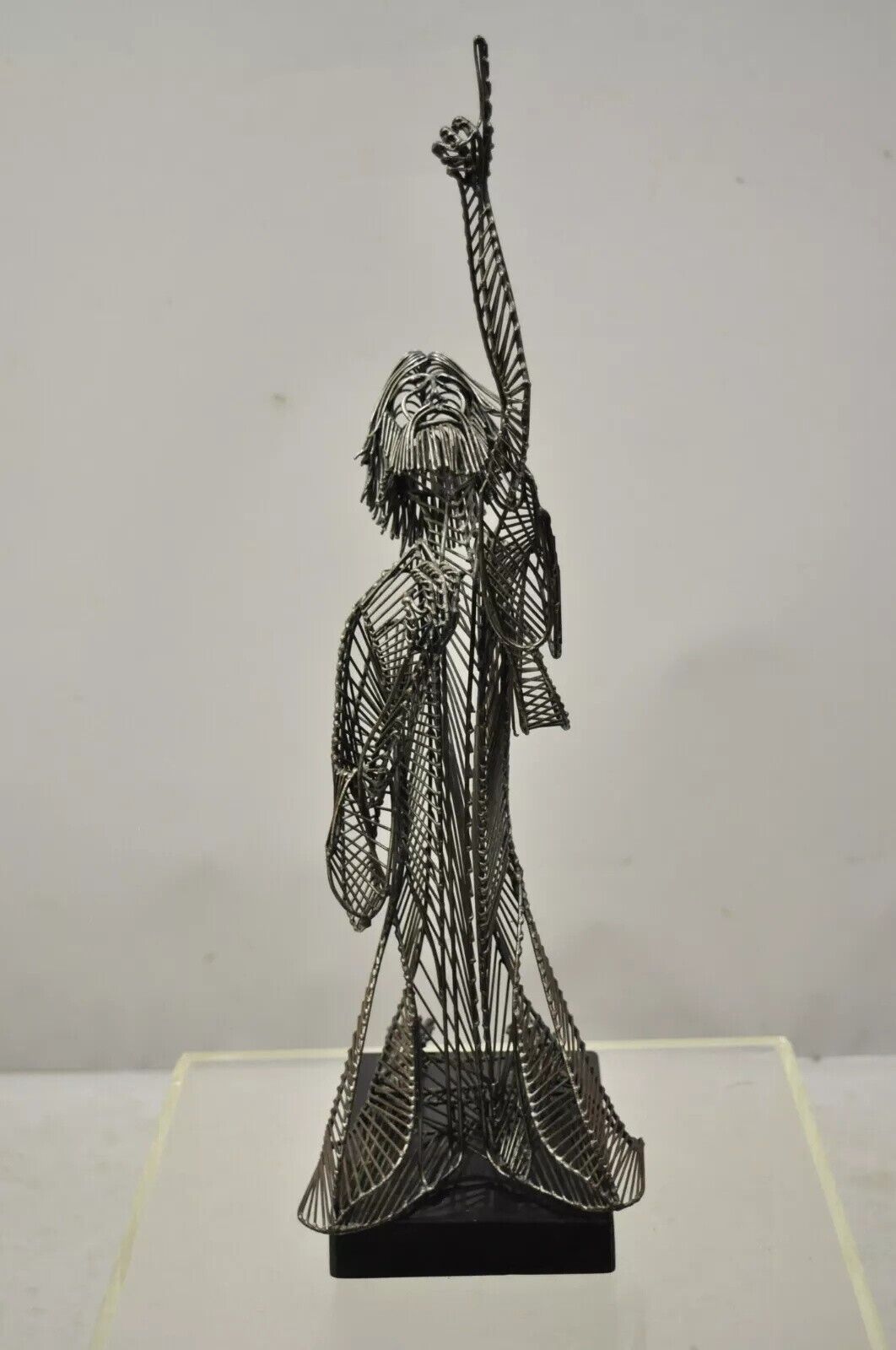 Tom & Bob Bennett 25" Wire Metal Sculpture of Jesus Man on Knees Pointing Up