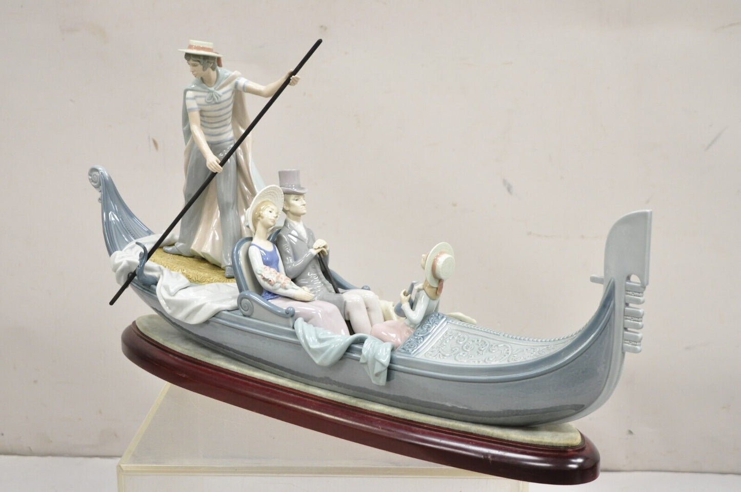 Lladro Daisa 1978 In the Gondola Couple Sculpture No. 2413 Large Porcelain