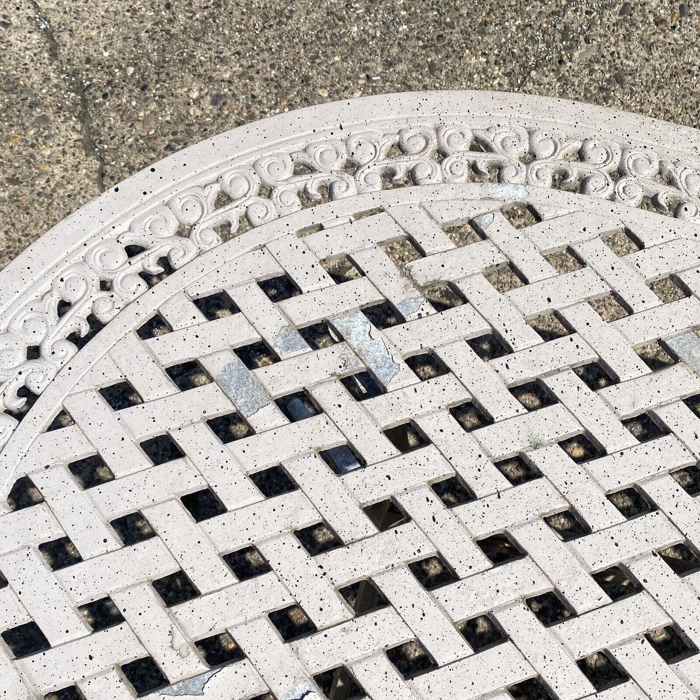 Mallin Cast Aluminum Tuscan Style Beige Lattice Outdoor Patio Dining Table Set