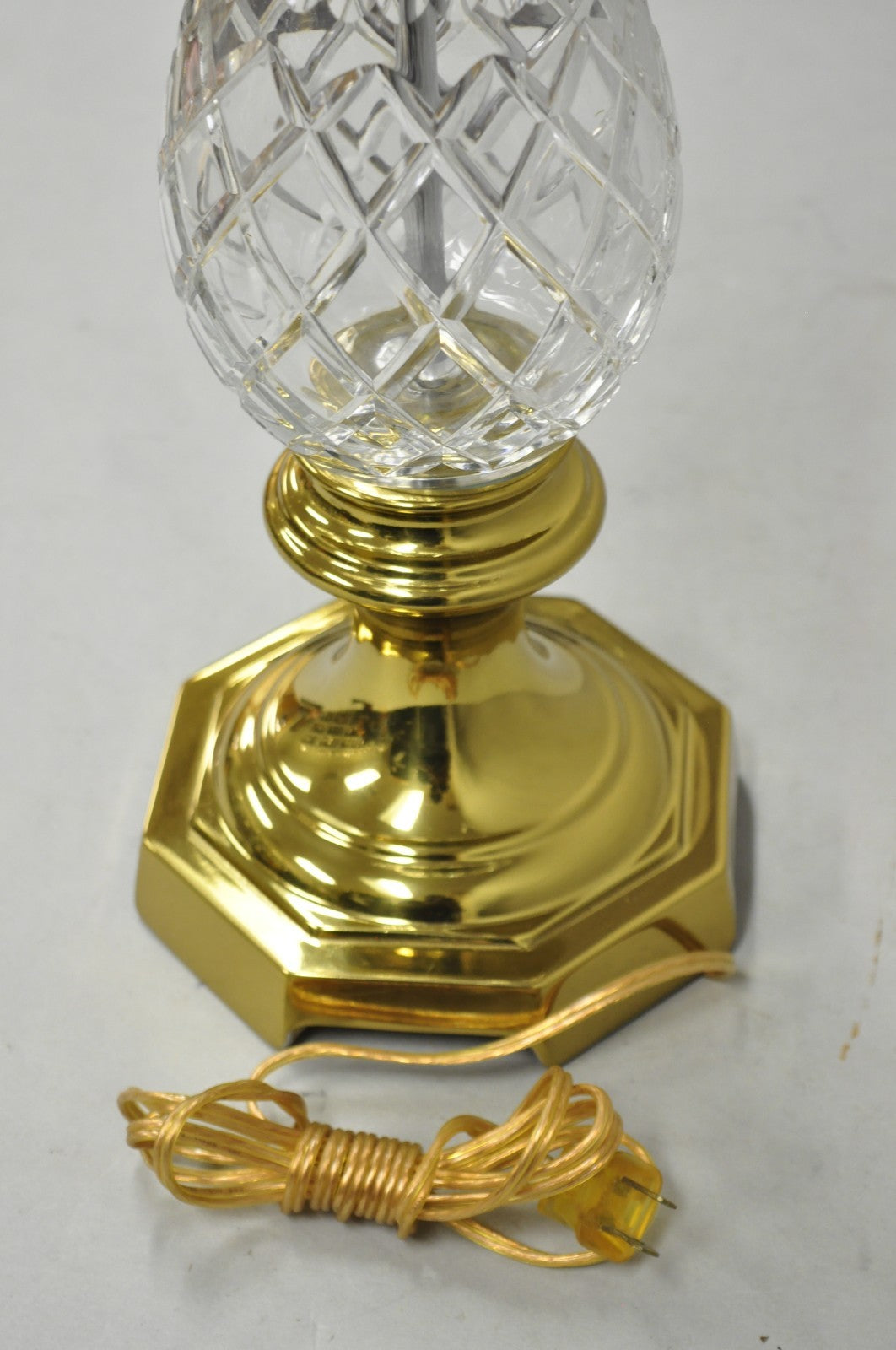 Vintage Hollywood Regency Crystal Glass Pineapple Column Brass Table Lamp