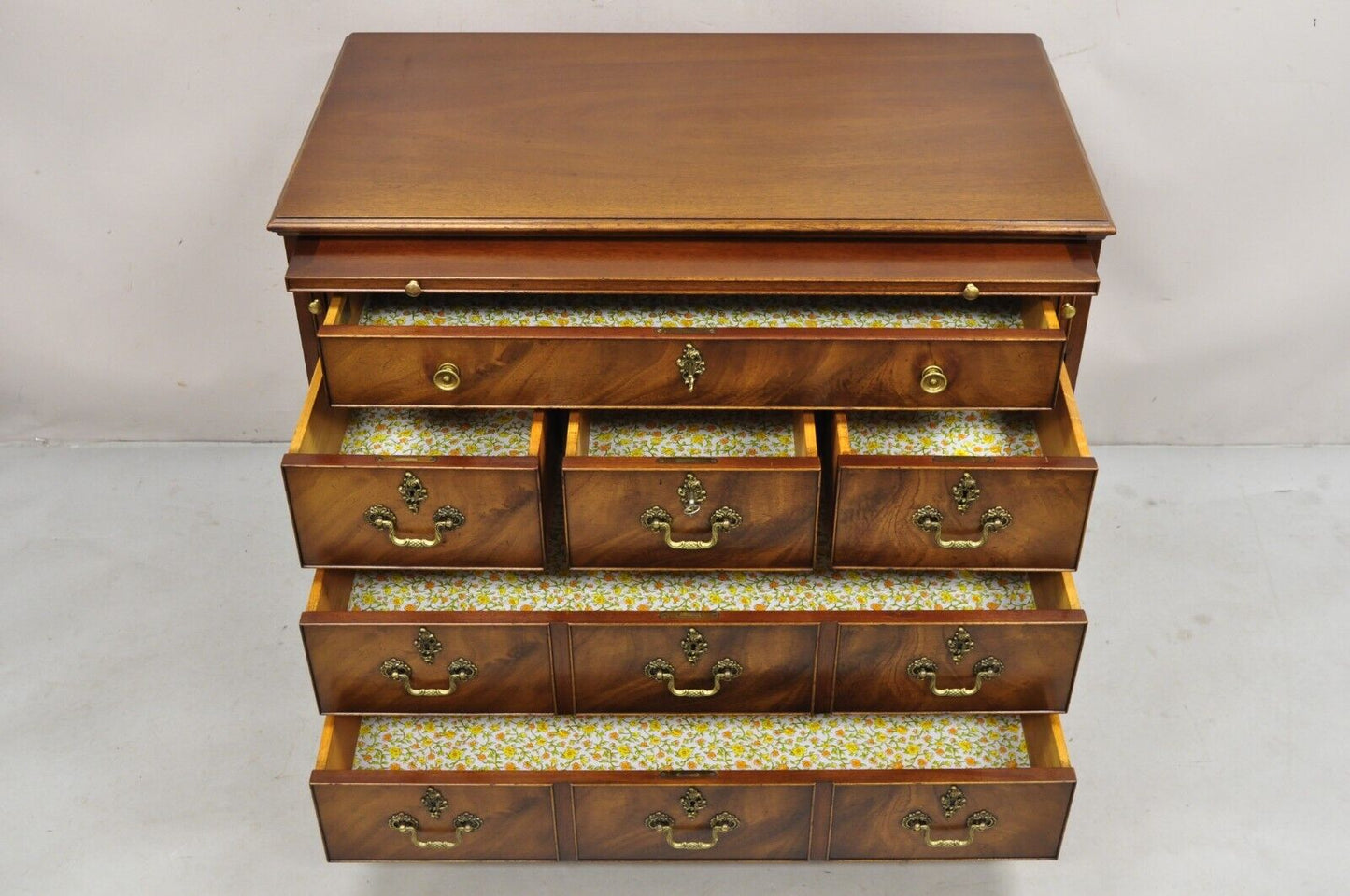 Beacon Hill Georgian Style Mahogany Commode Bachelor Chest of Drawers Server