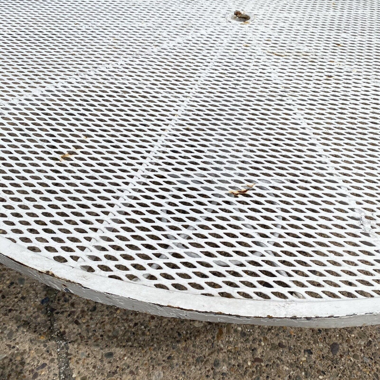 Vintage Russell Woodard Sculptura 53" Round Wrought Iron Patio Dining Table