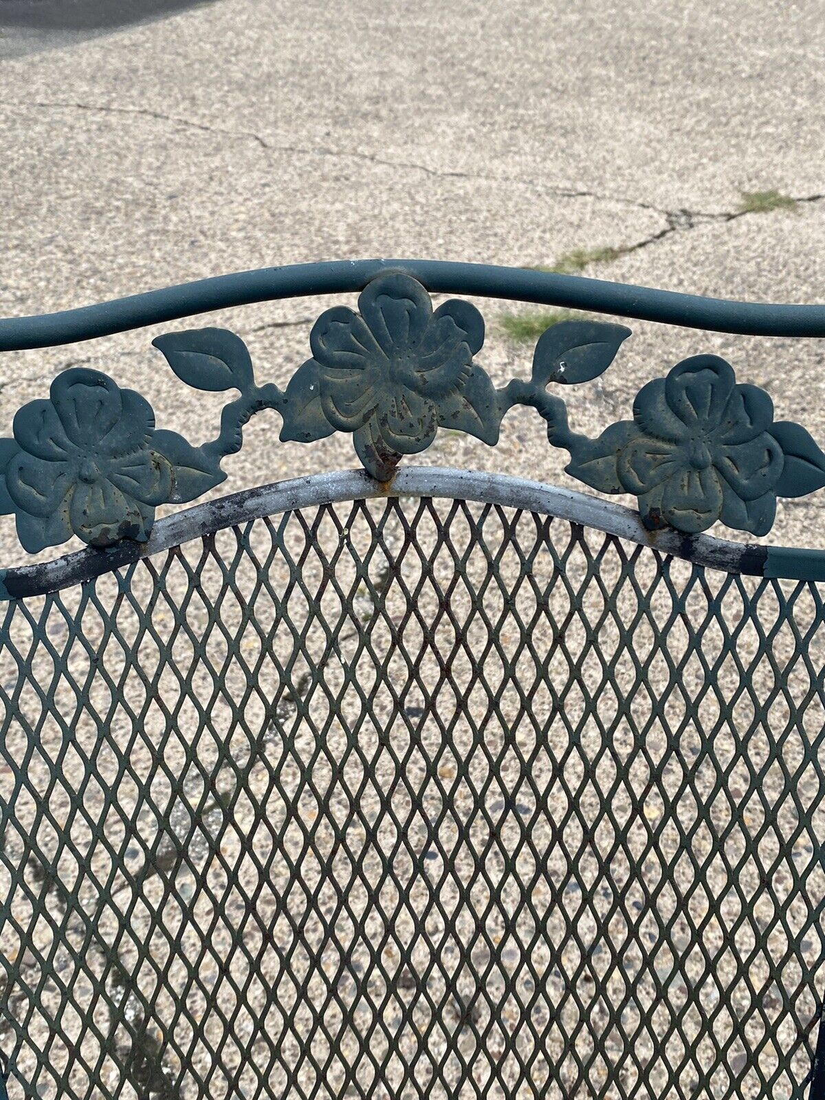 Vintage Wrought Iron Victorian Style Green Garden Patio Rocker Rocking Chair