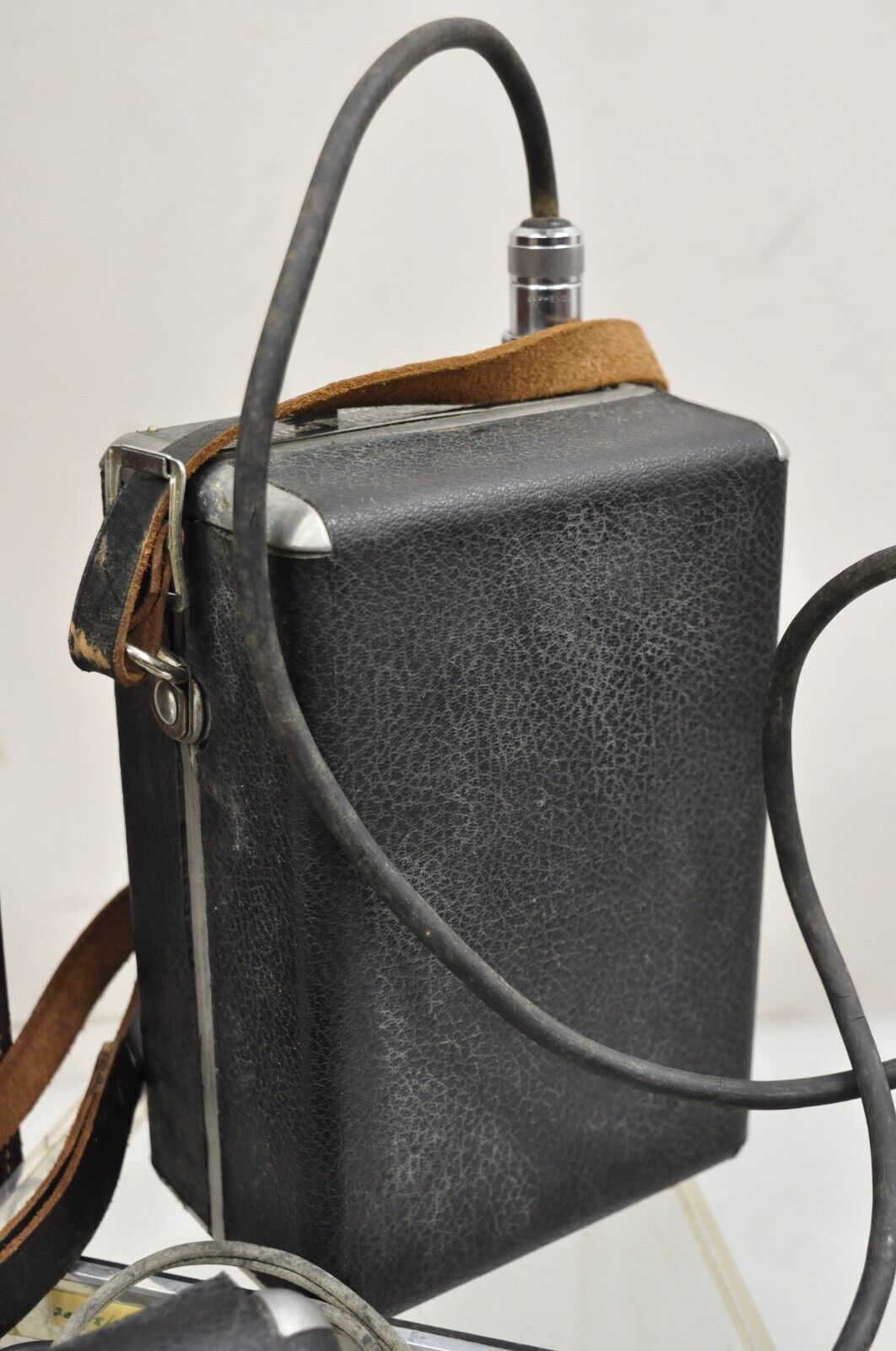 Vintage Sun Lite II Speed Flash and Portable Battery Pack in Brown Leather Case