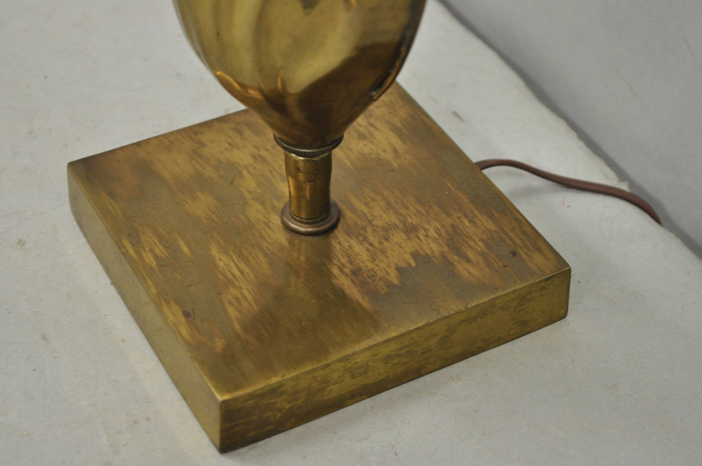 Vintage Chapman Hollywood Regency Burnished Brass Small Leaf Sconce Table Lamp