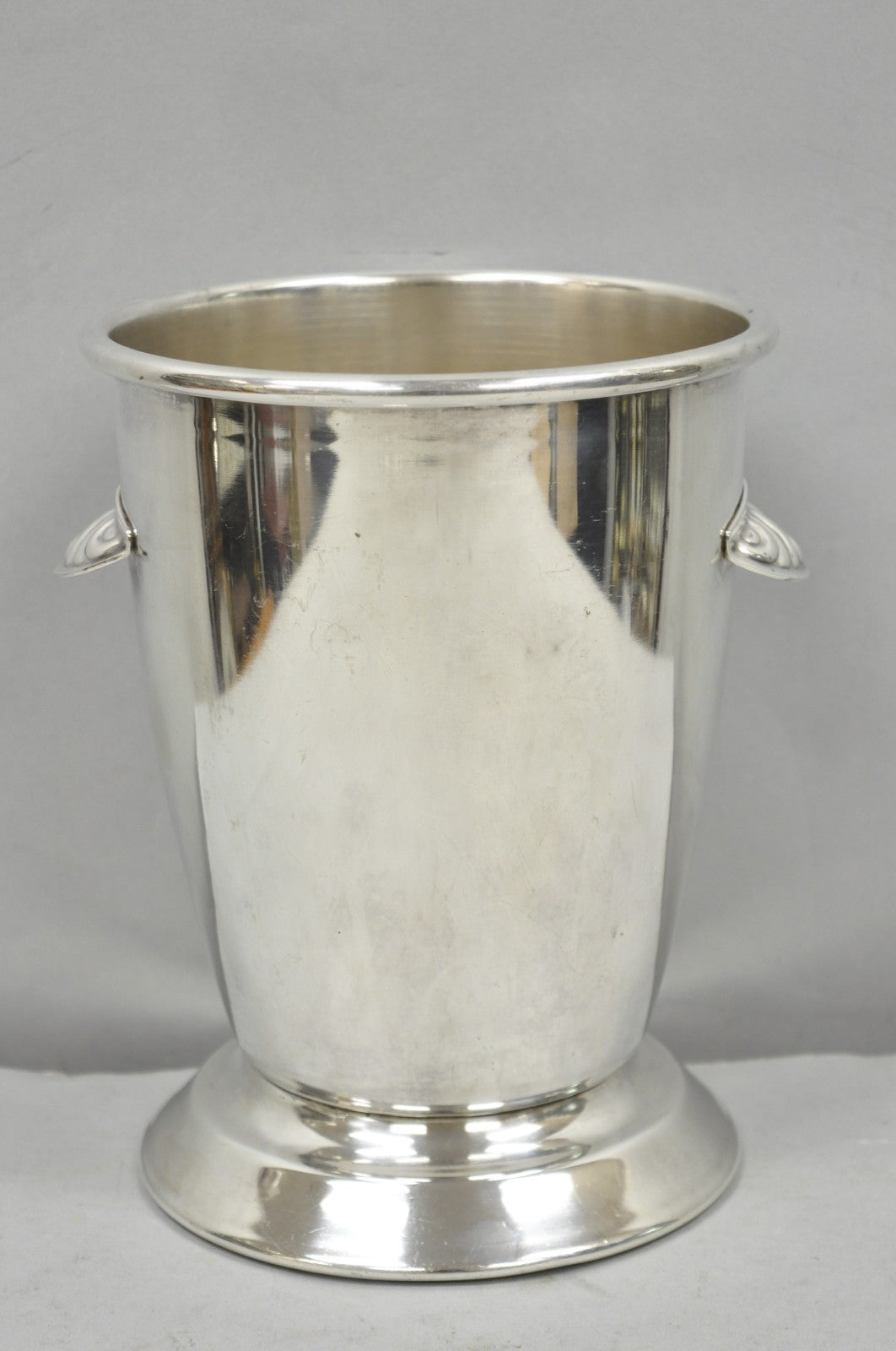 Oneida Mid Century Modern "Bullet" Silver Plated Champagne Chiller Ice Bucket