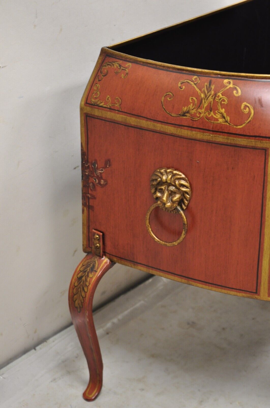 Italian Red Tole Chinoiserie Gilt Decorated Floor Jardiniere Planter