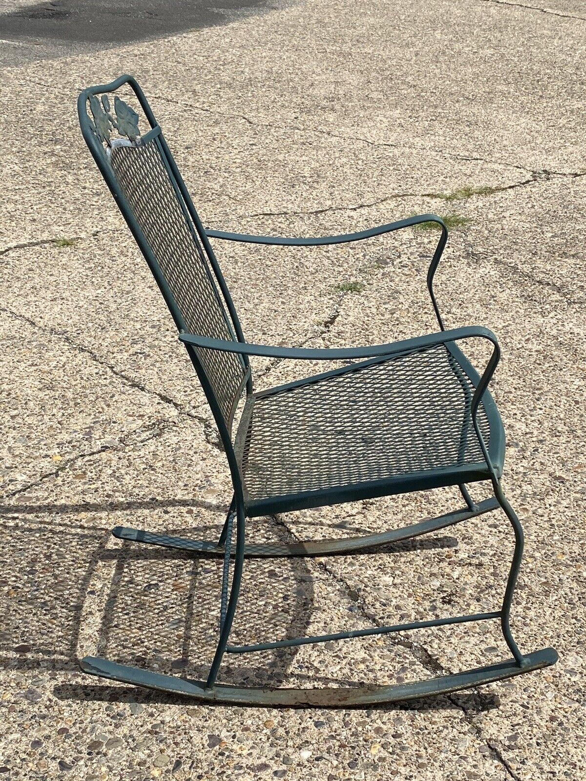 Vintage Wrought Iron Victorian Style Green Garden Patio Rocker Rocking Chair