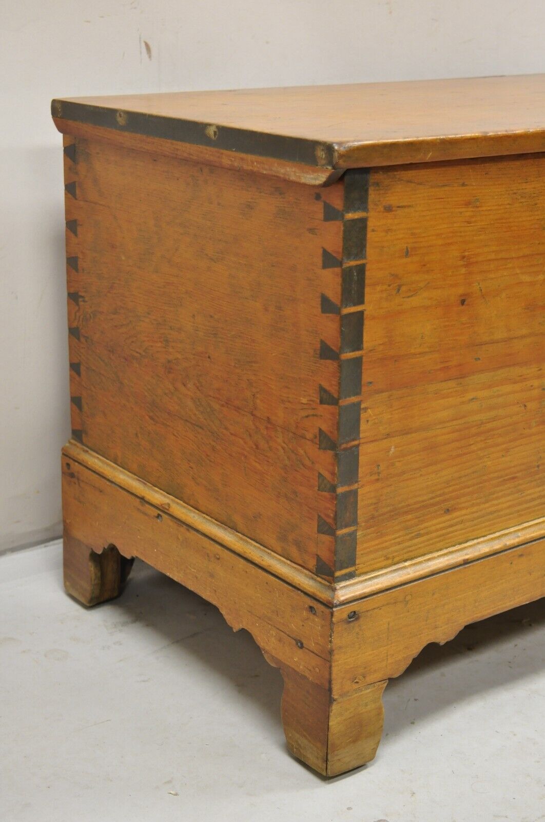 Antique 19th C Chestnut Dovetailed Primitive Wooden Storage Blanket Chest Trunk