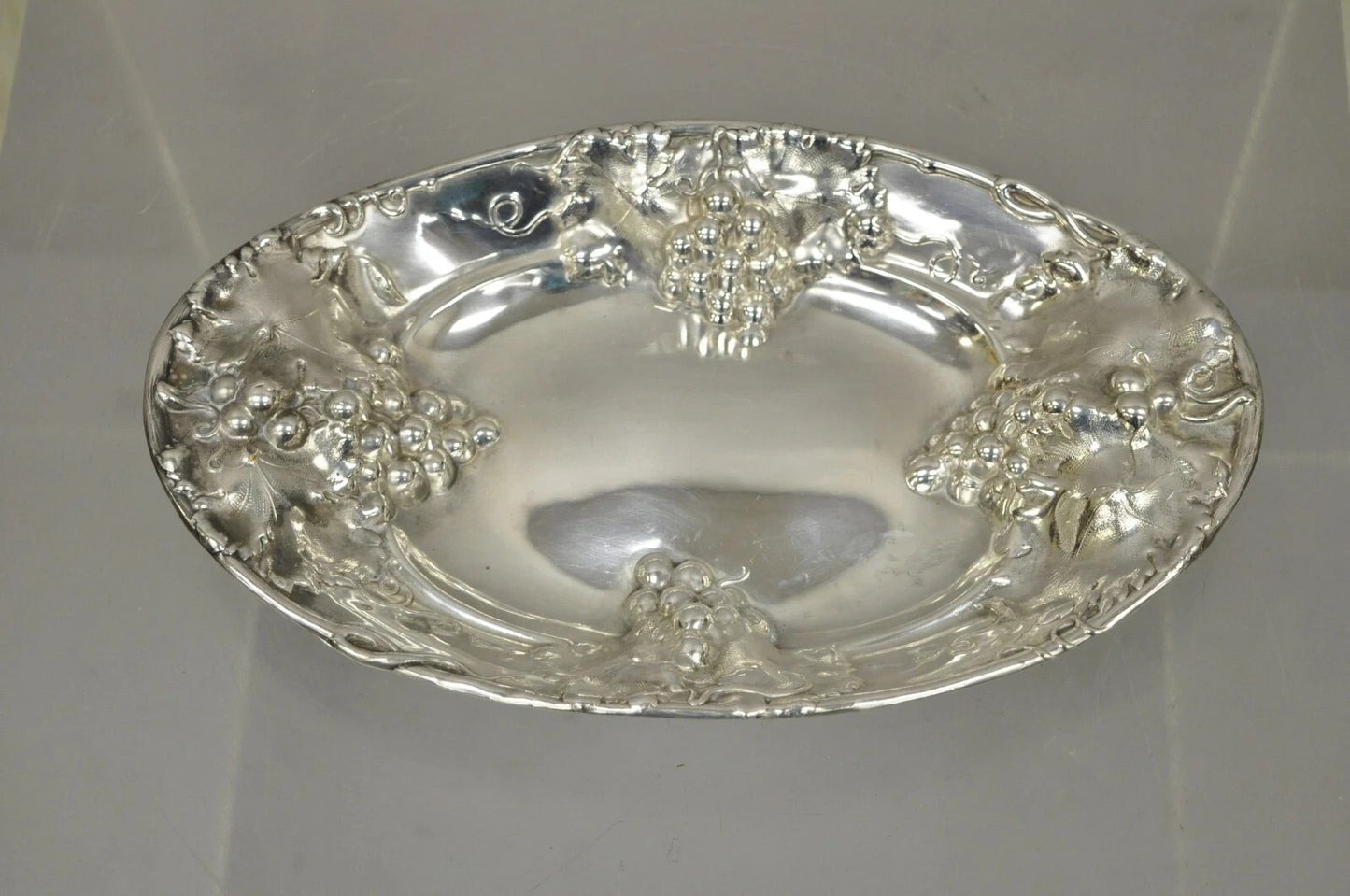 Antique Homan Mfg 1685 Silver Plated Repousse Embossed Grapevine Bar Nut Dish