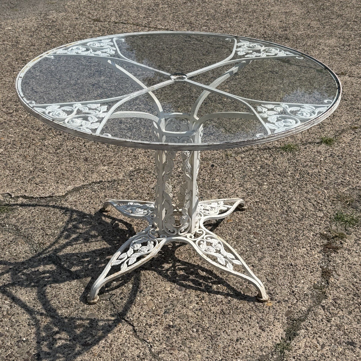Vintage Russell Woodard Orleans Wrought Iron Pedestal Base Patio Dining Table