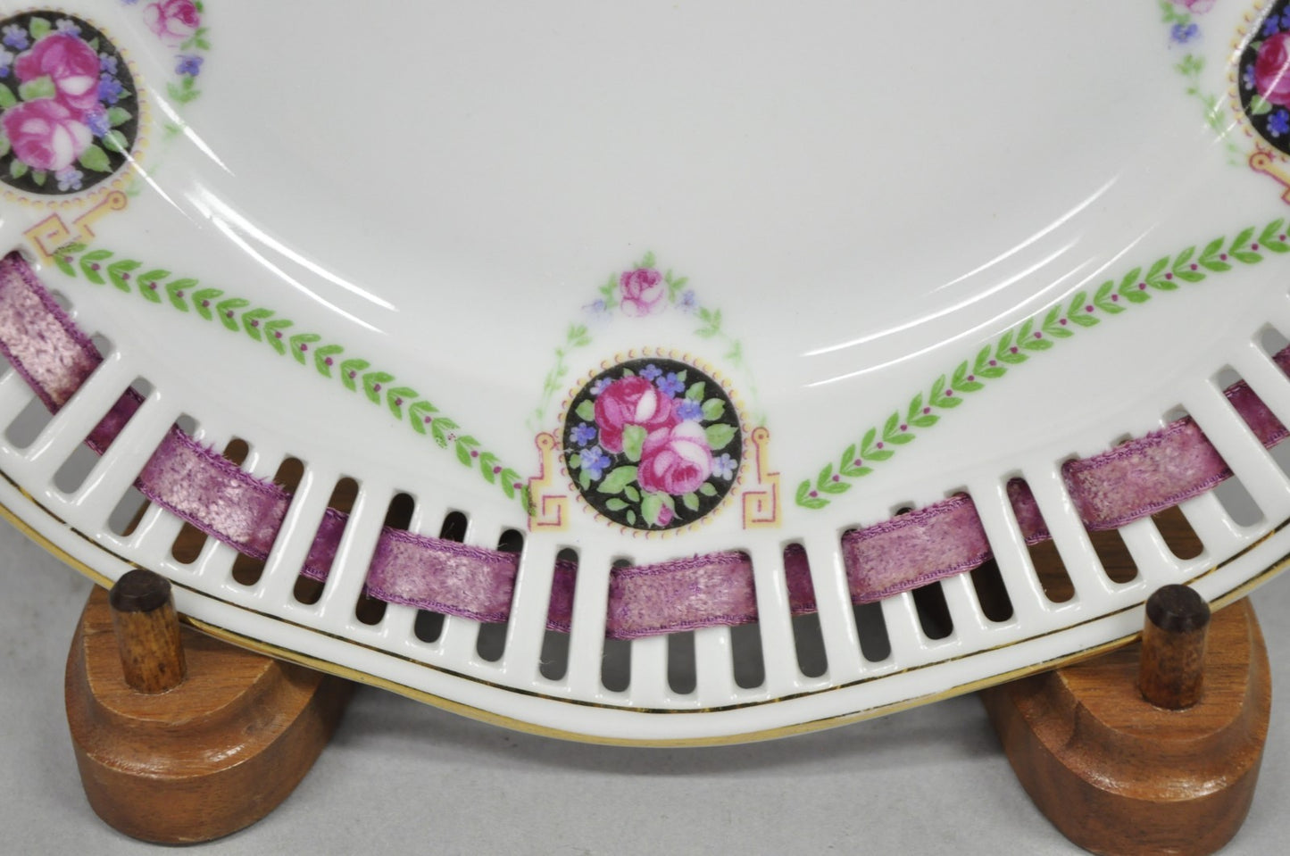 Schumann Bavaria Germany Victorian Reticulated Floral Roses 8.5" Plates - 6 Pcs