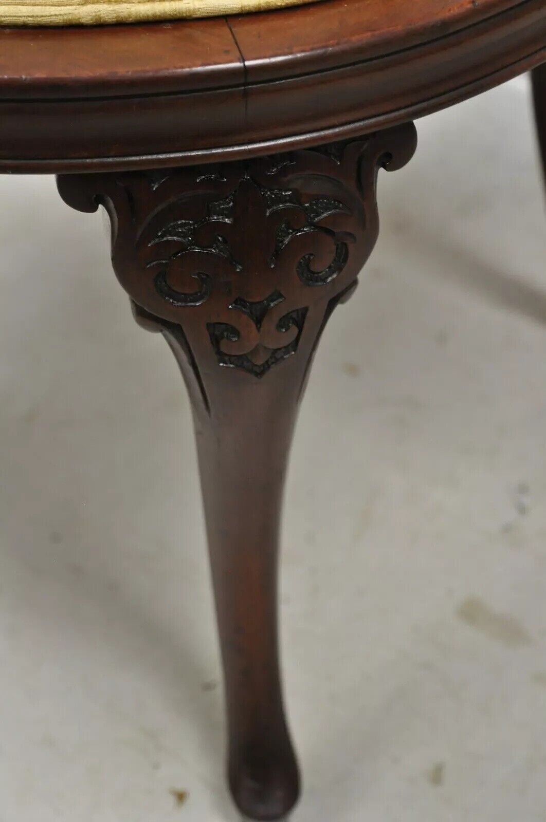 Antique Victorian French Style Mahogany Vanity Accent Side Chair with Round Seat