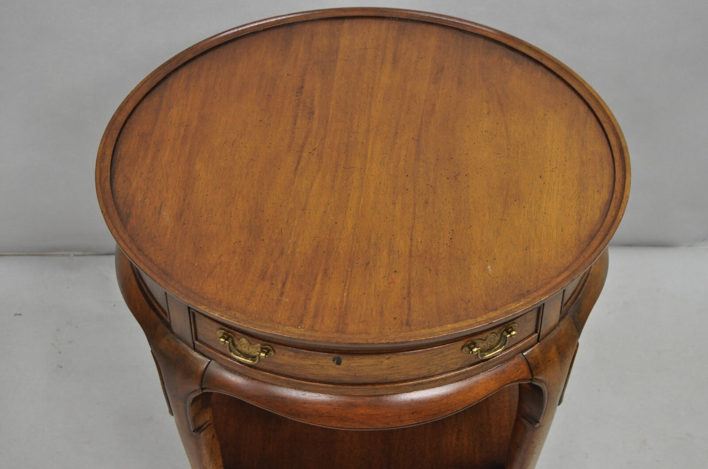 Vintage English Queen Anne Style Round Walnut Wood Lamp Side Table by Hekman
