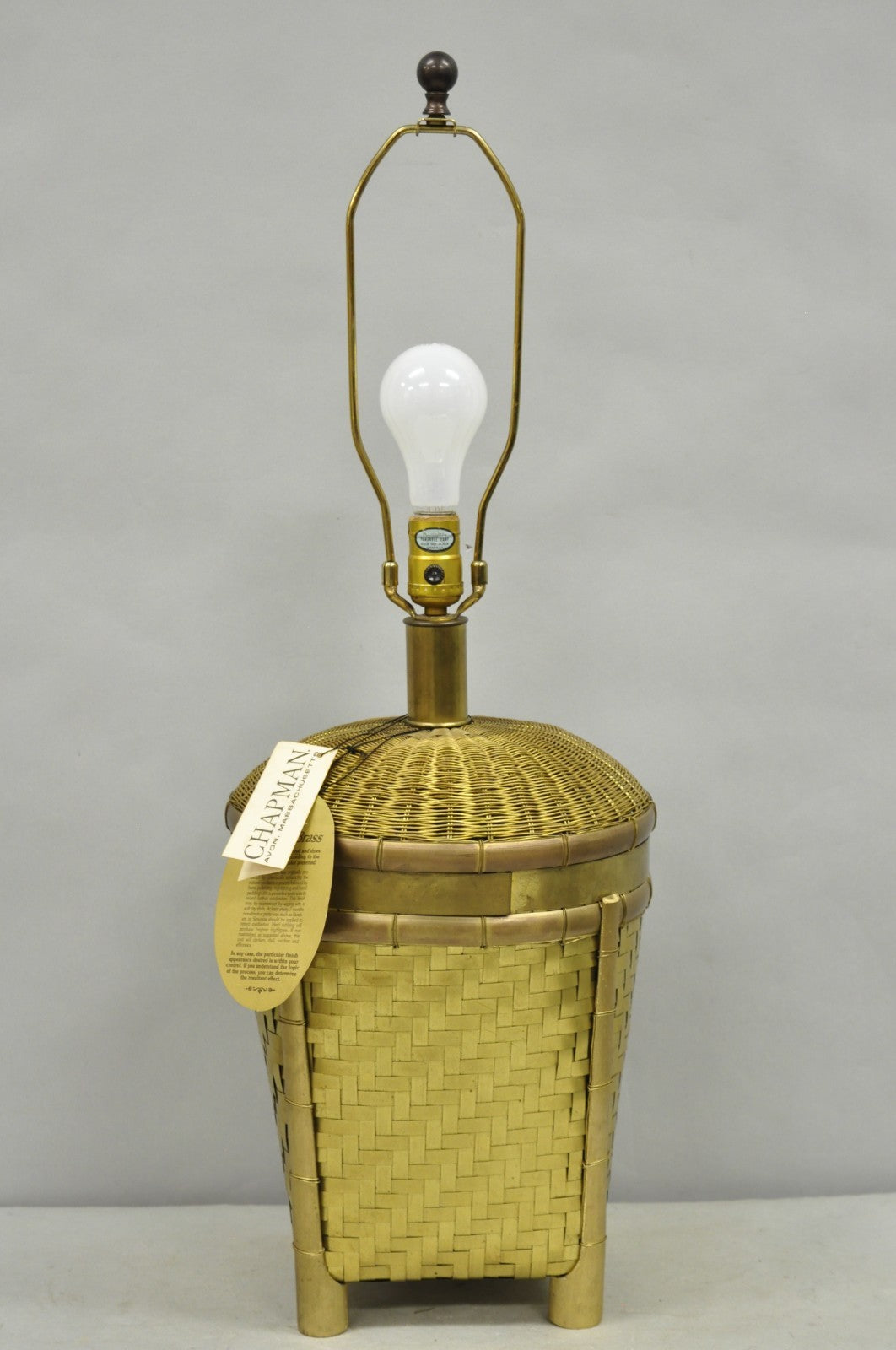 Vintage Chapman Hollywood Regency English Style Brass Woven Basket Table Lamp