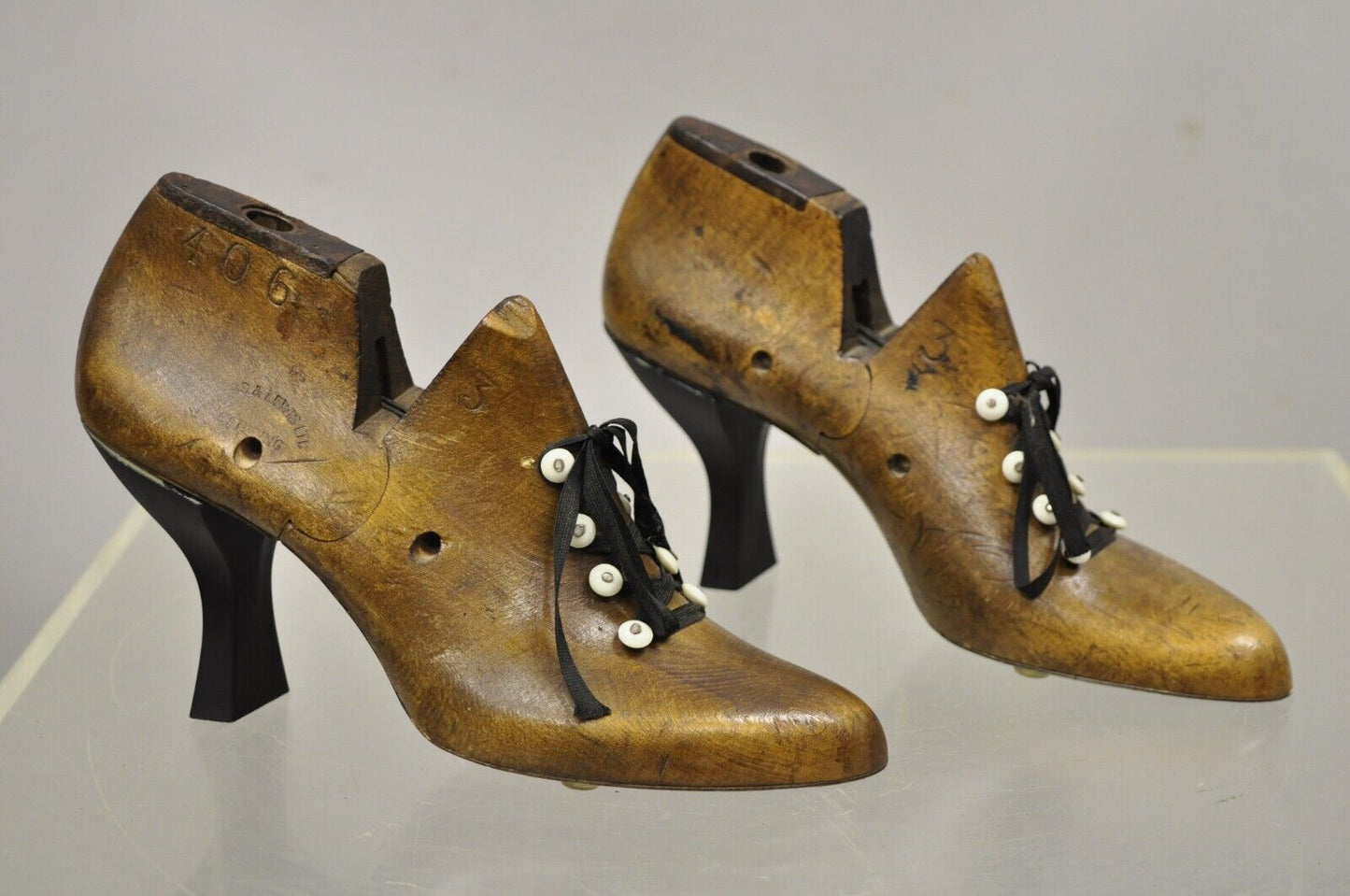 Antique Mobbs & Lewis Ltd Wooden English Shoe Lasts Womens Heel - a Pair