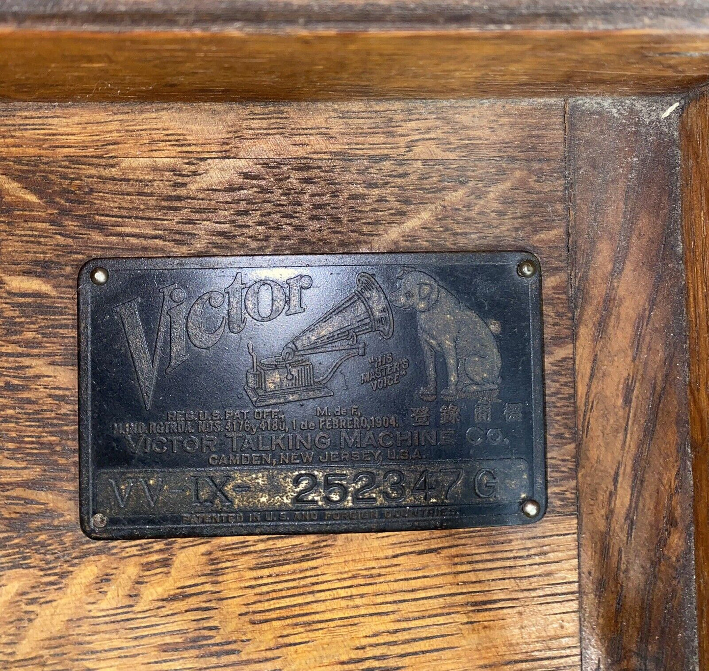 Victrola Victor Talking Machine Oak Case Record Player Model VV-IX-252347G