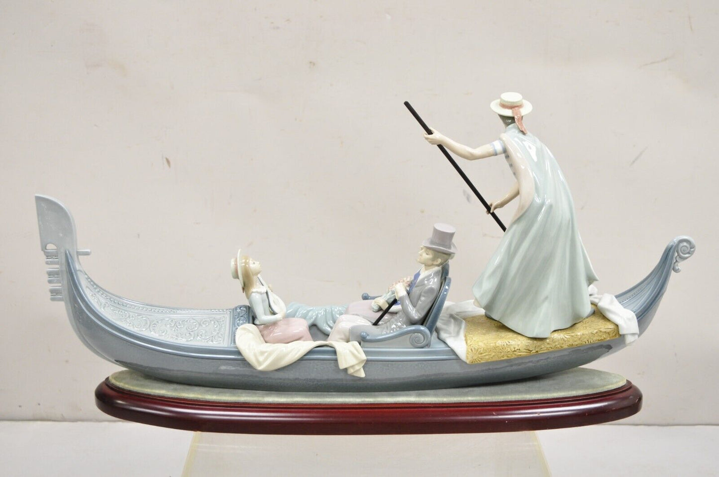 Lladro Daisa 1978 In the Gondola Couple Sculpture No. 2413 Large Porcelain