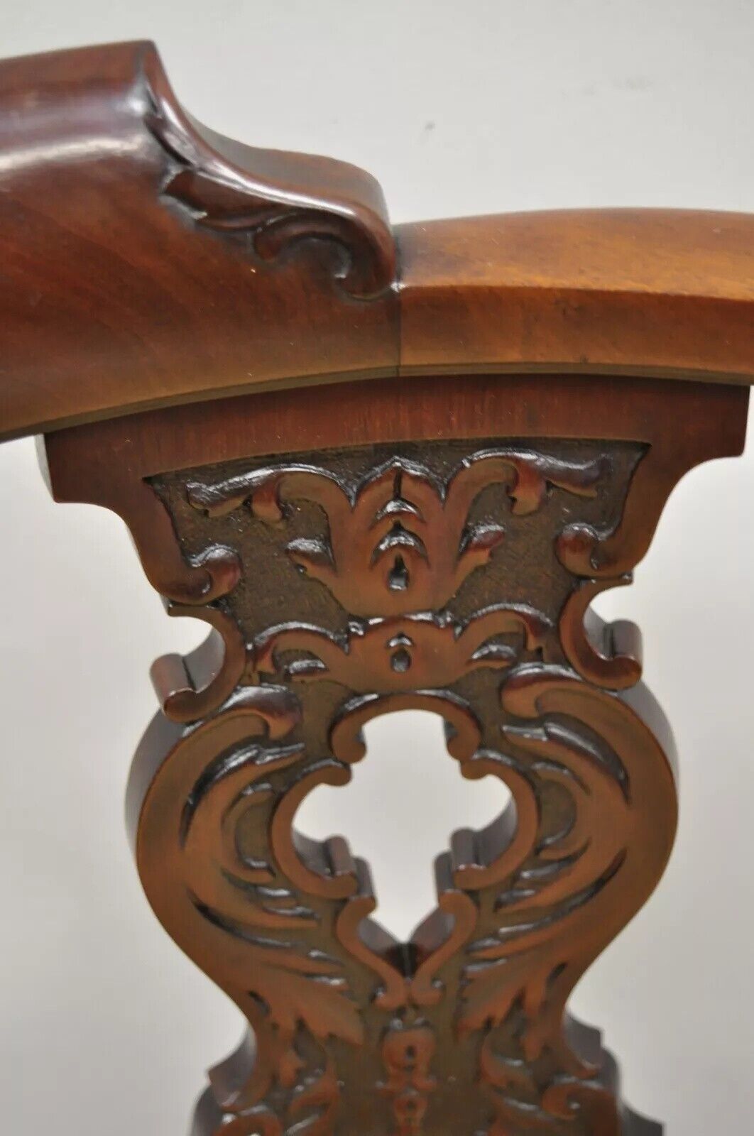 Antique Victorian French Style Mahogany Vanity Accent Side Chair with Round Seat