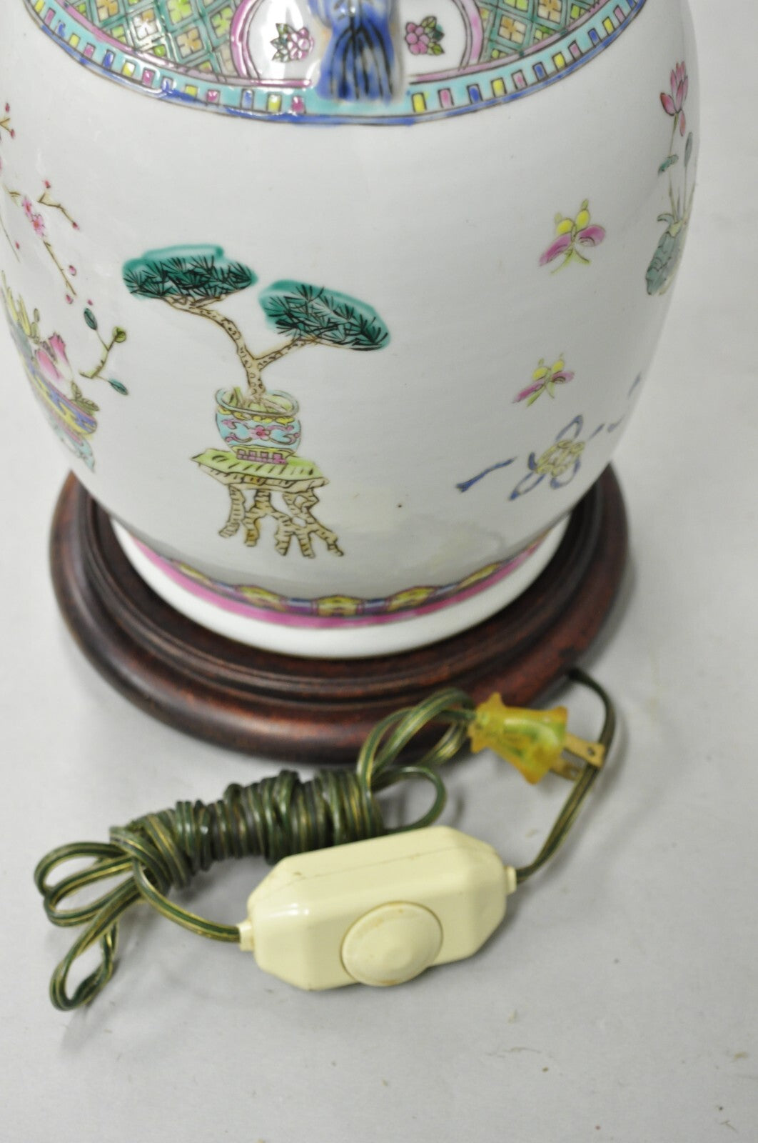 Vintage Chinese Hand Painted Porcelain Jardinierie Floral Chinoiserie Table Lamp