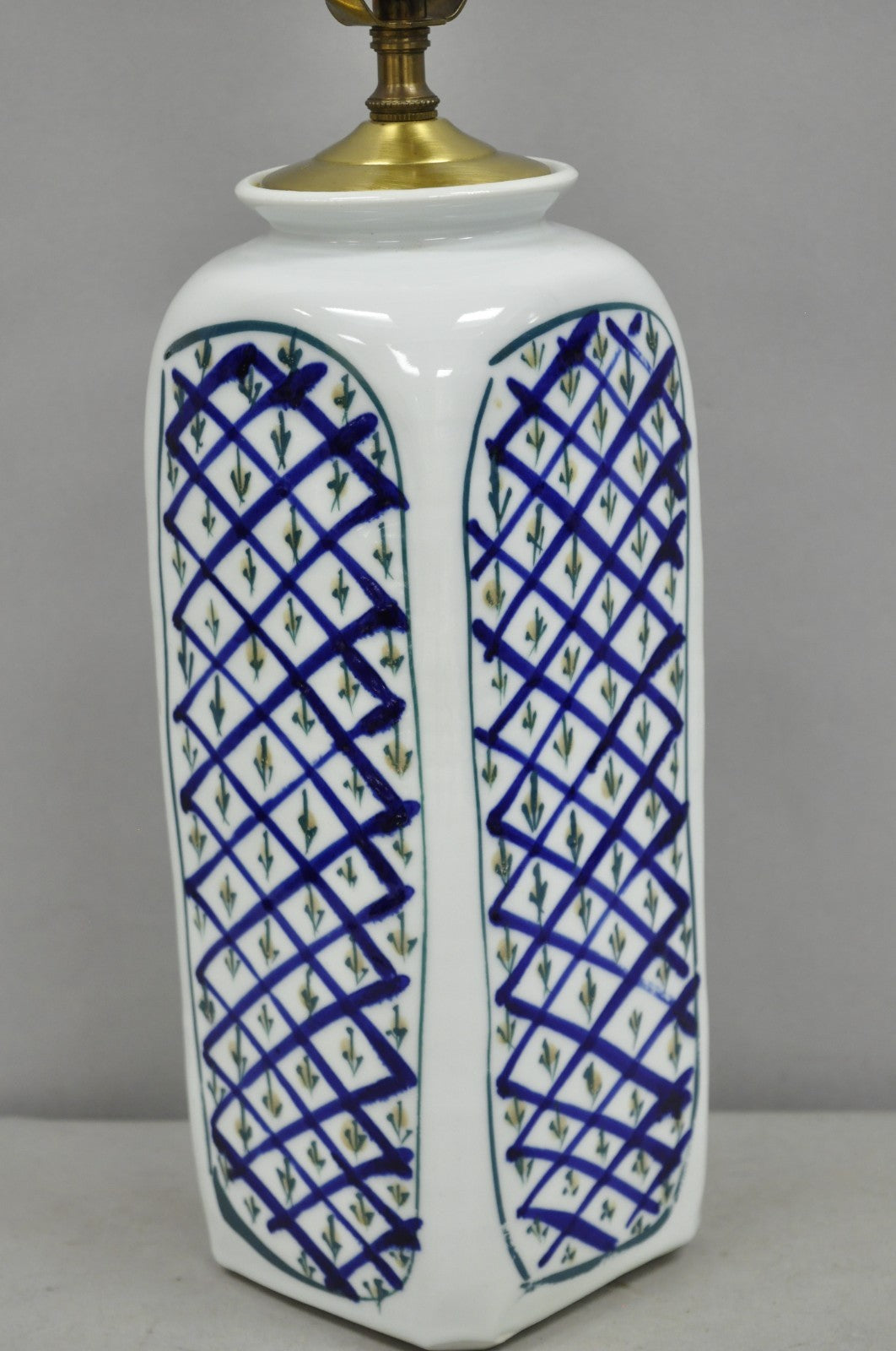Vintage Chinoiserie Japanese Blue White Porcelain Hand Painted Vase Table Lamp