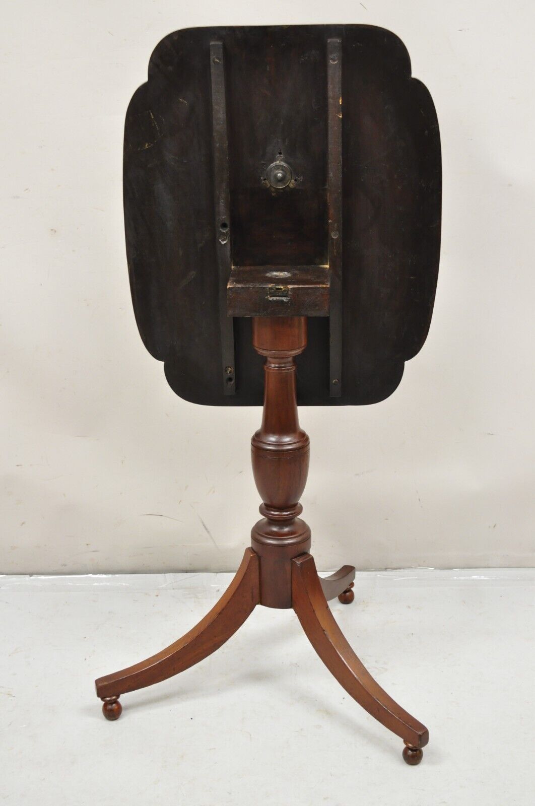 Antique Mahogany Tilt Top Federal Sheraton Pedestal Base Side Tea Table