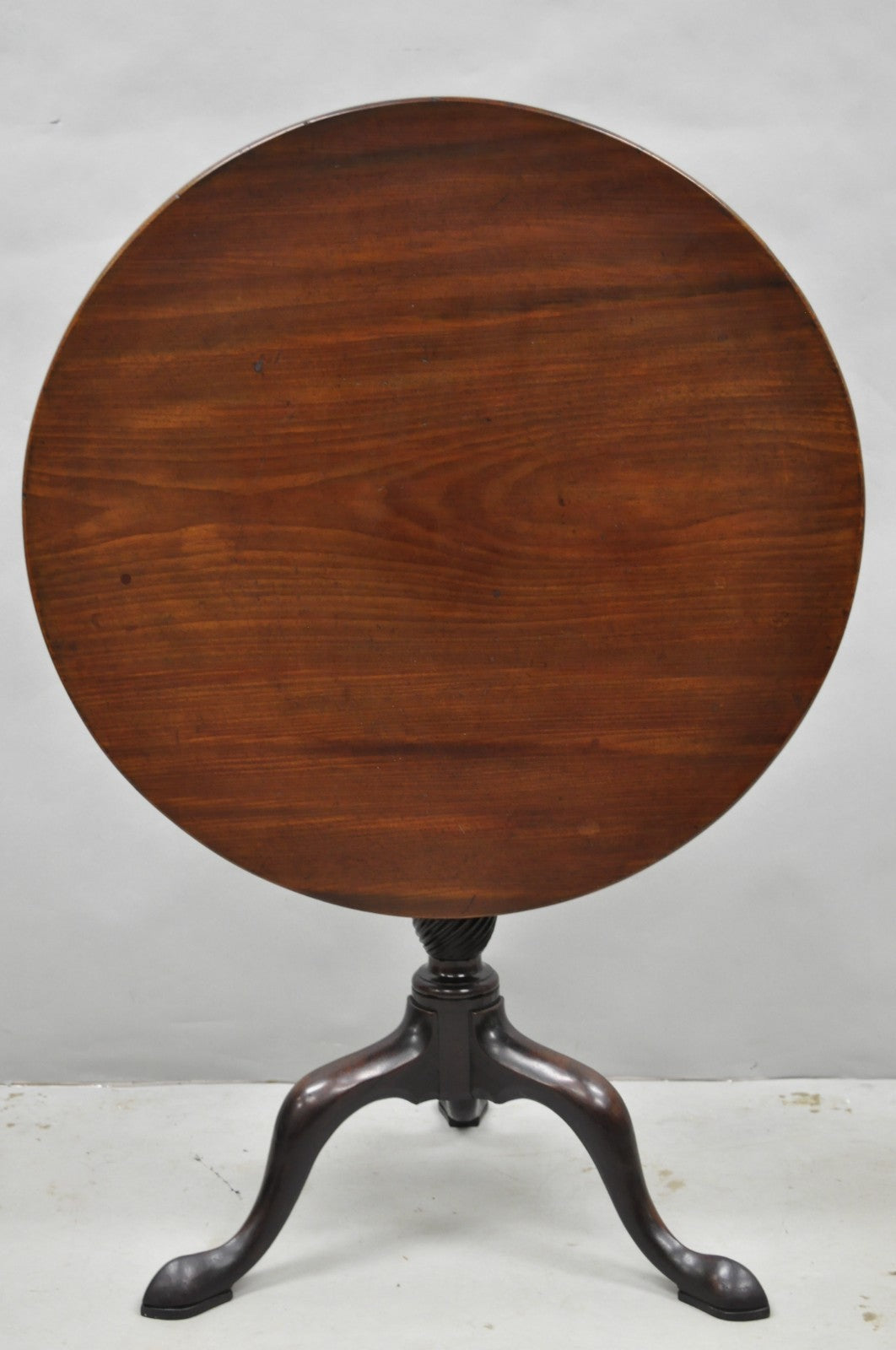 Antique English George III Queen Anne Style Mahogany Tilt Top Round Tea Table
