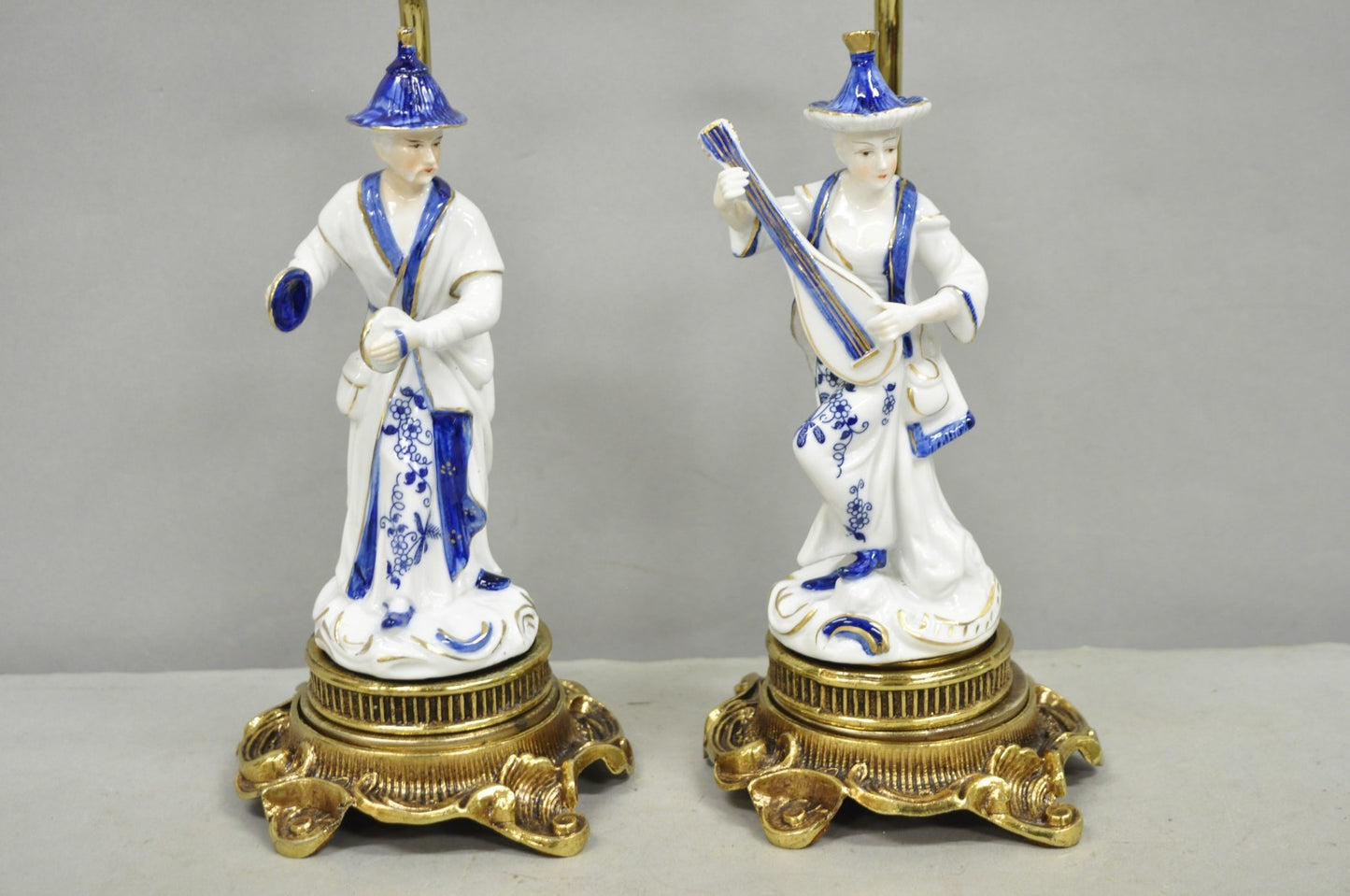 Vintage Chinoiserie Small Figural Porcelain Blue White Oriental Table Lamp Pair