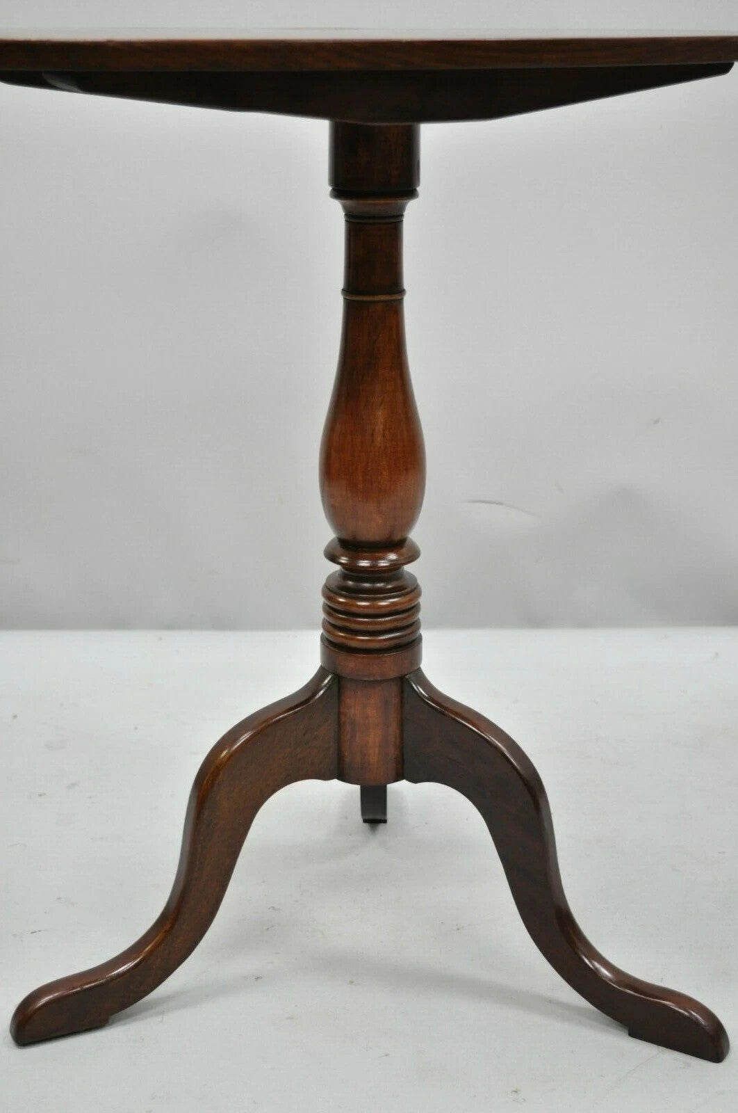 Antique Queen Anne Federal Style Mahogany Oval Tilt Top Side Tea Table