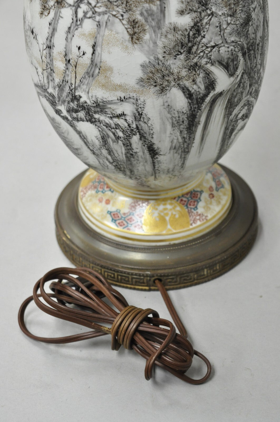Antique Chinoiserie Chinese Porcelain Hand Painted Vase Table Lamp w/ Foo Dogs