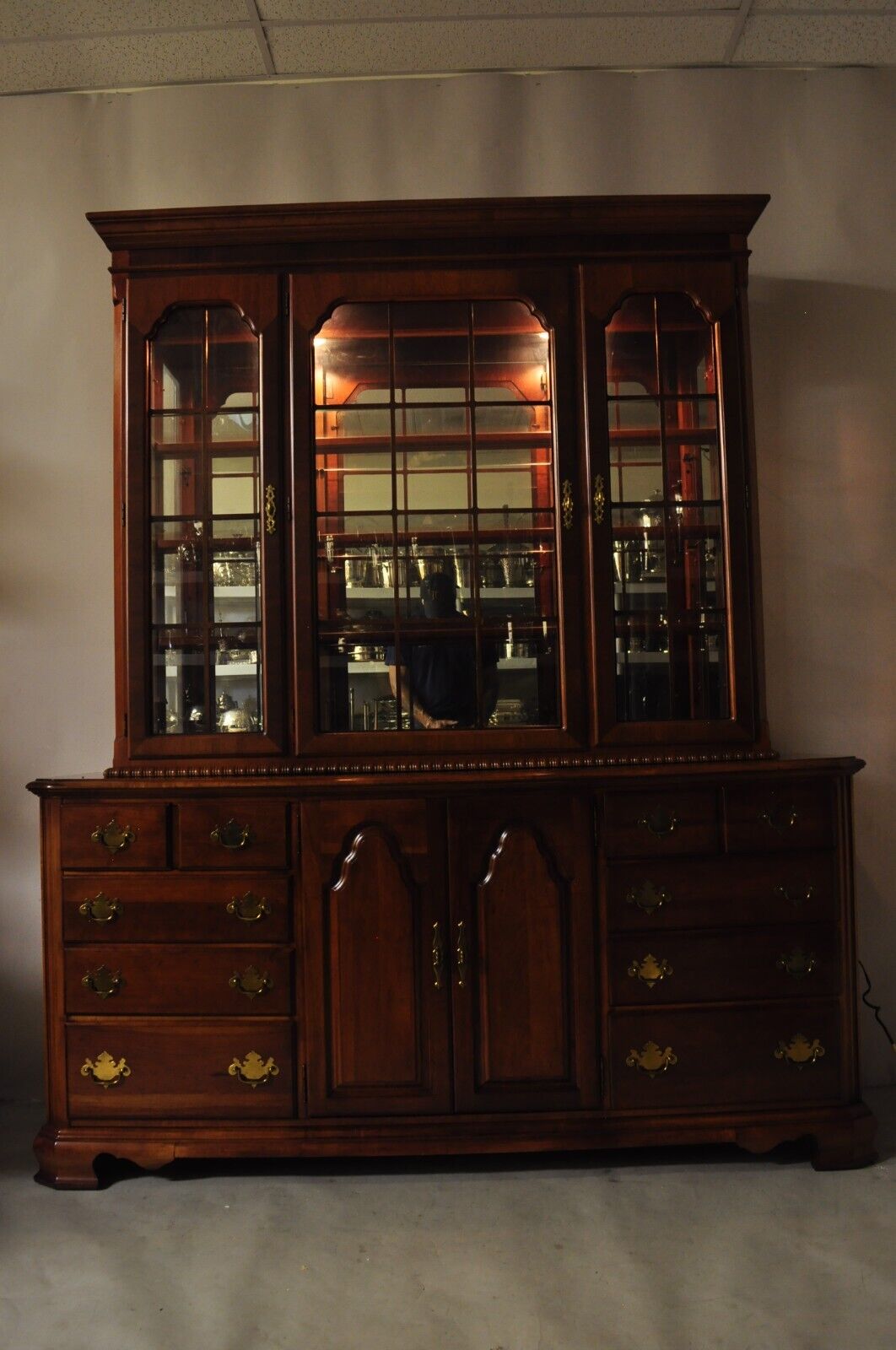 Stanley American Craftsman Cherry Wood Lexington Hutch China Display Cabinet