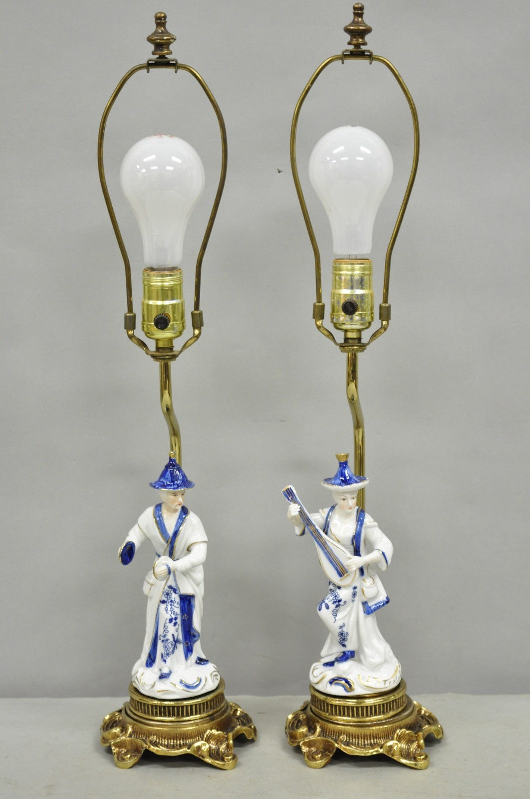 Vintage Chinoiserie Small Figural Porcelain Blue White Oriental Table Lamp Pair