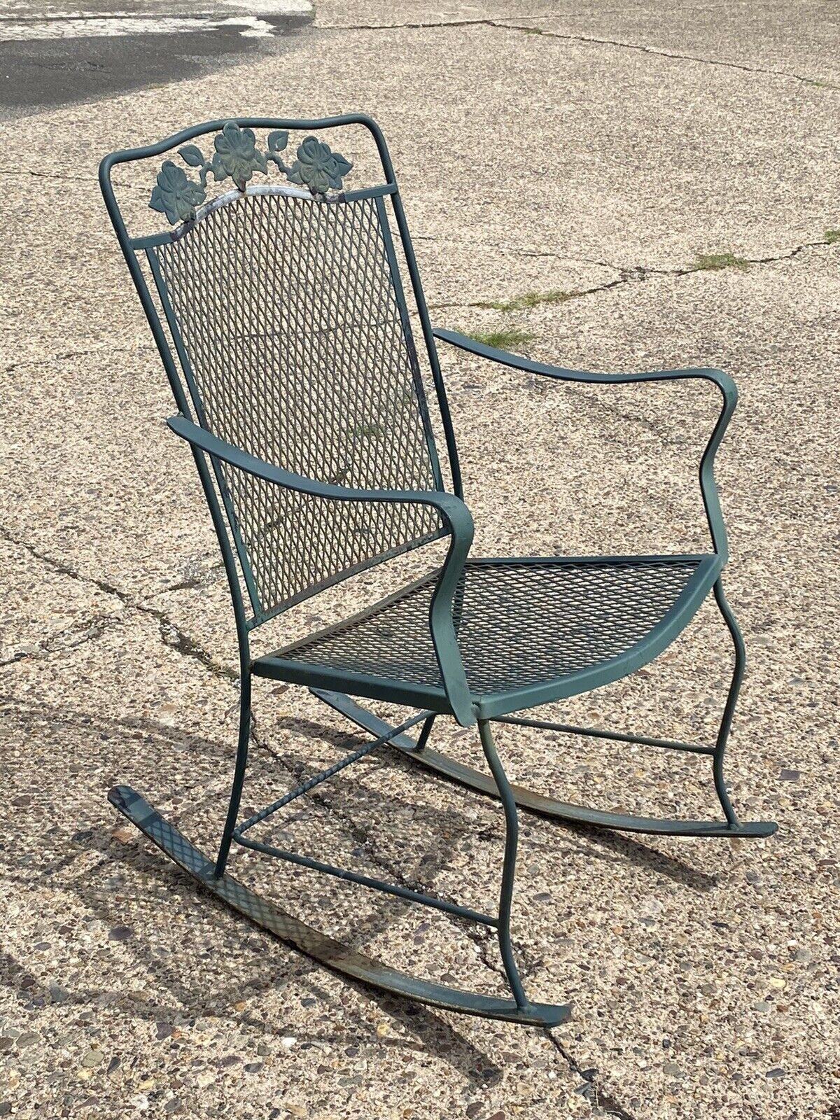 Vintage Wrought Iron Victorian Style Green Garden Patio Rocker Rocking Chair