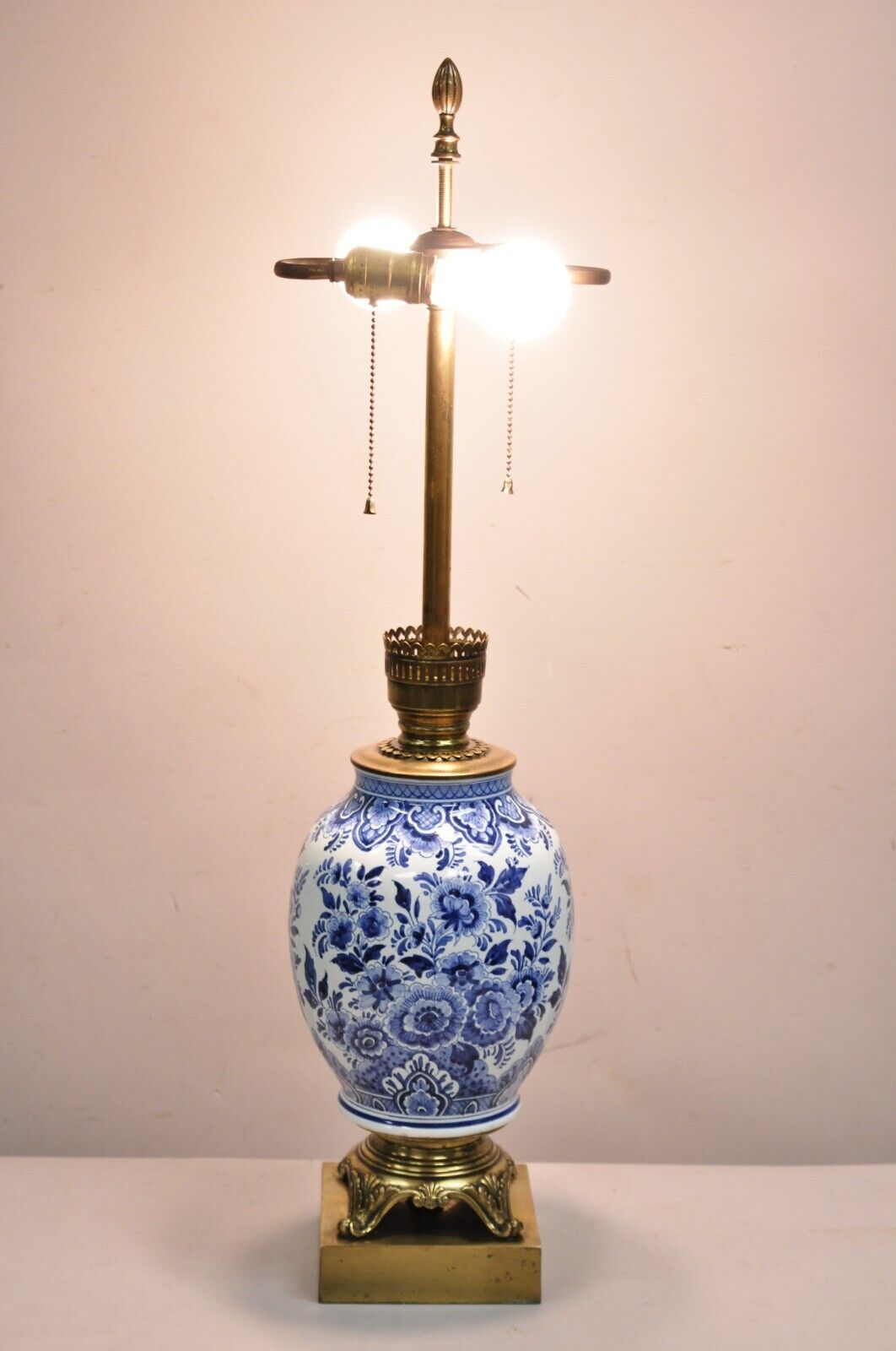 Vintage Chinoiserie Oriental Blue & White Brass & Porcelain Egg Table Lamp
