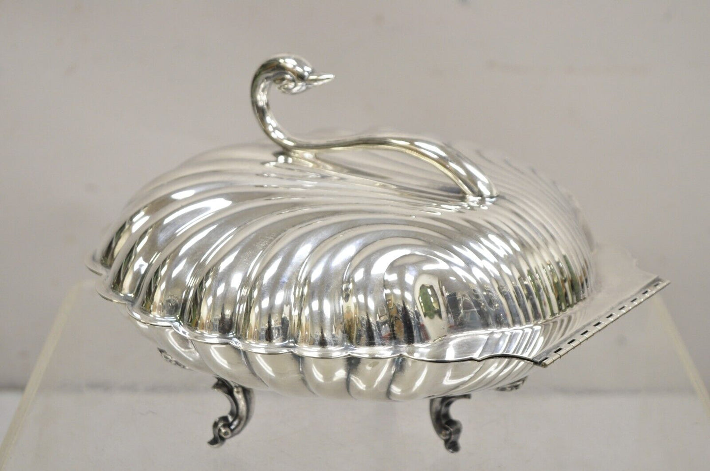 Leonard Regency Style Silver Plated Clam Shell Hinged Warmer with Swan Handle