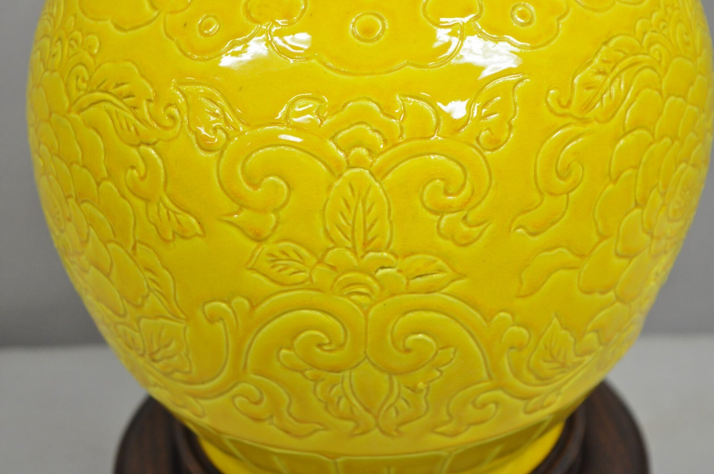 Warren Kessler Chinoiserie Chinese Yellow Porcelain Bulbous Vase Table Lamp