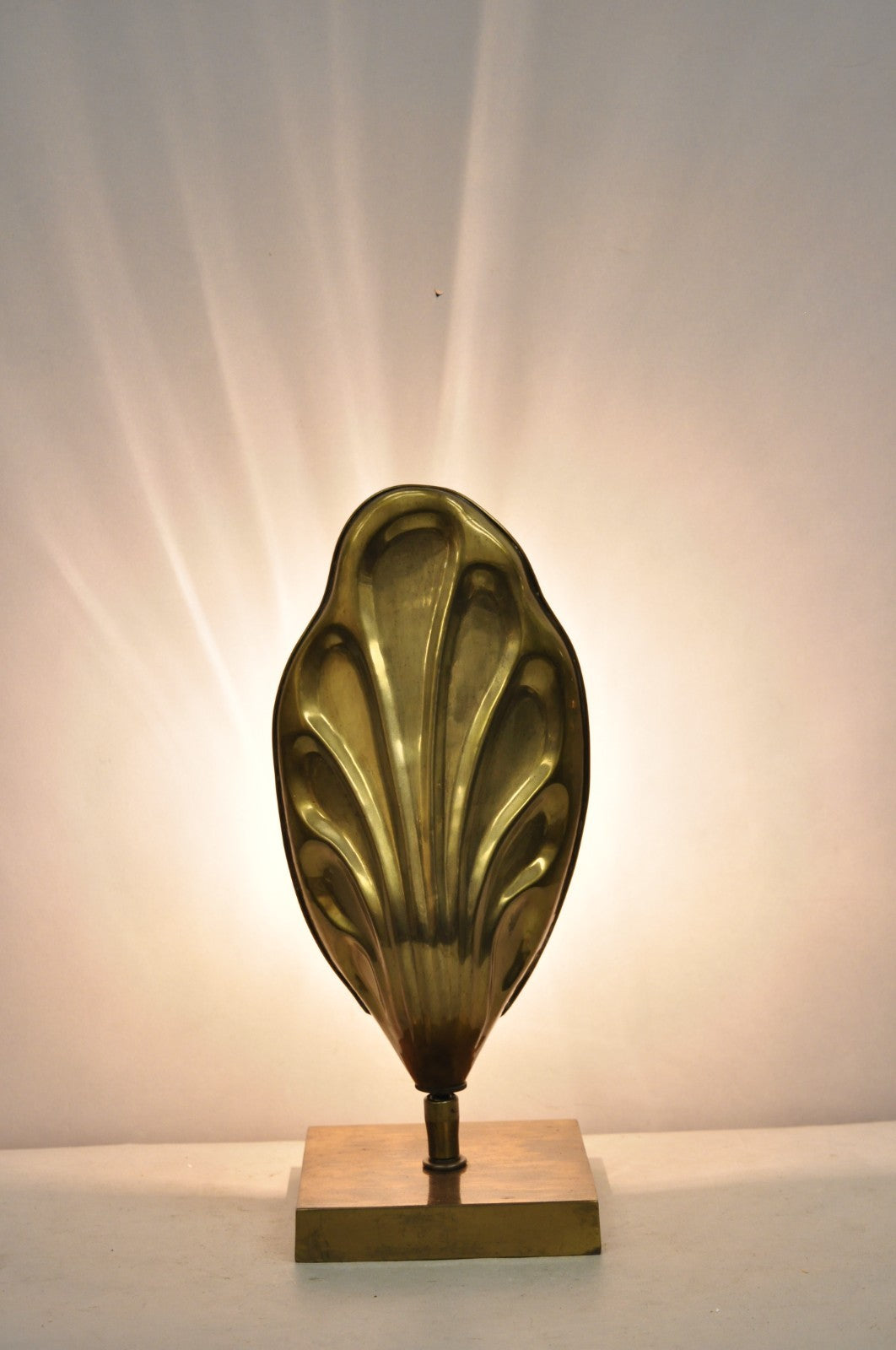 Vintage Chapman Hollywood Regency Burnished Brass Small Leaf Sconce Table Lamp