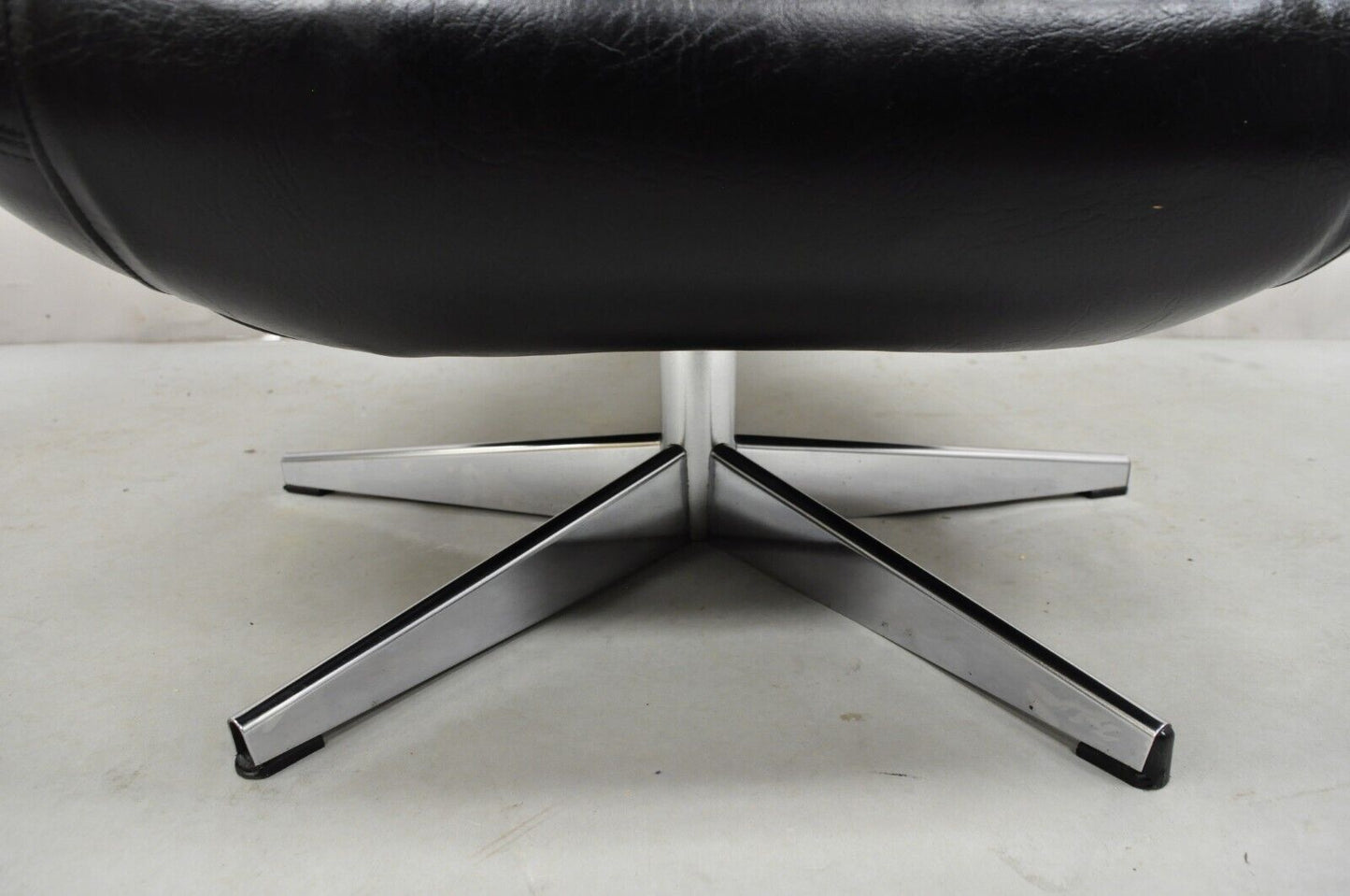 Vtg W&J Sloane Black Mid Century Modern Selig Overman Style Swivel Lounge Chair