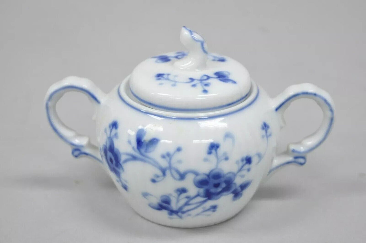 SIGMA Double Handle Lidded Porcelain Sugar Bowl Victoria Blue 7050