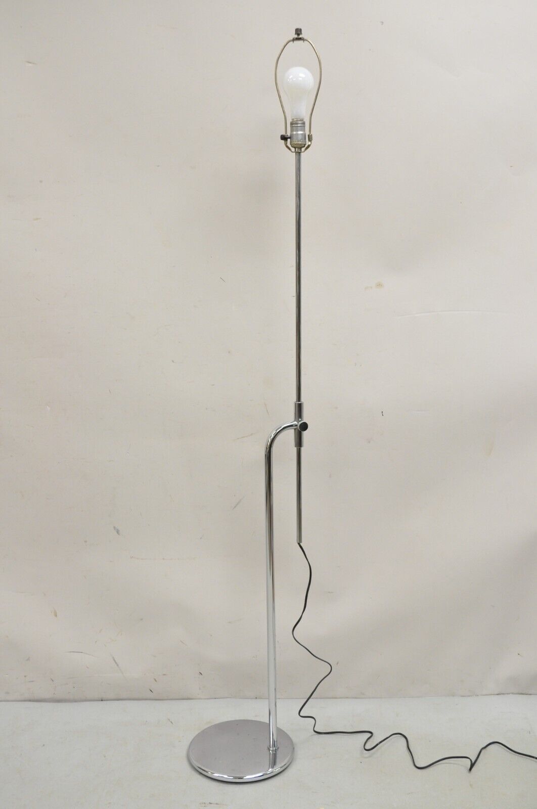 Vintage Mid Century Modern Chrome Modernist Adjustable "Saxophone" Floor Lamp