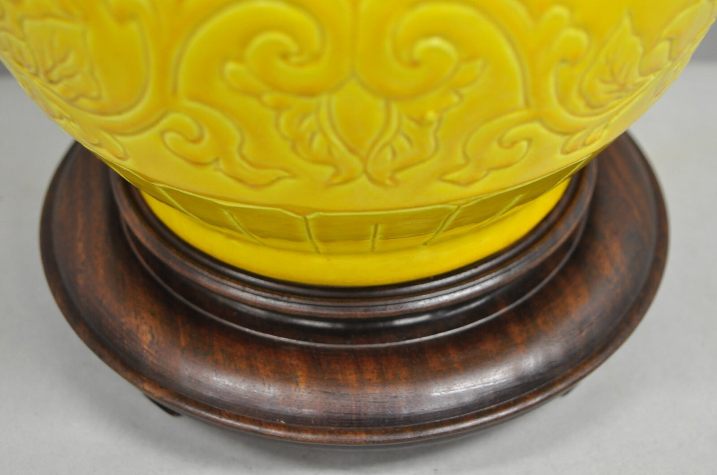 Warren Kessler Chinoiserie Chinese Yellow Porcelain Bulbous Vase Table Lamp