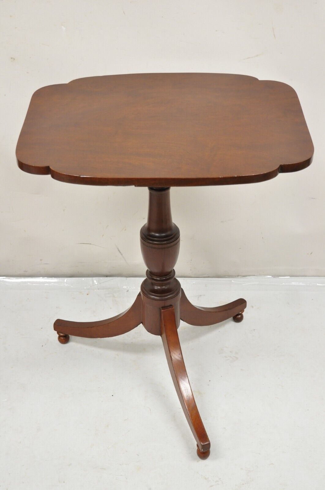 Antique Mahogany Tilt Top Federal Sheraton Pedestal Base Side Tea Table