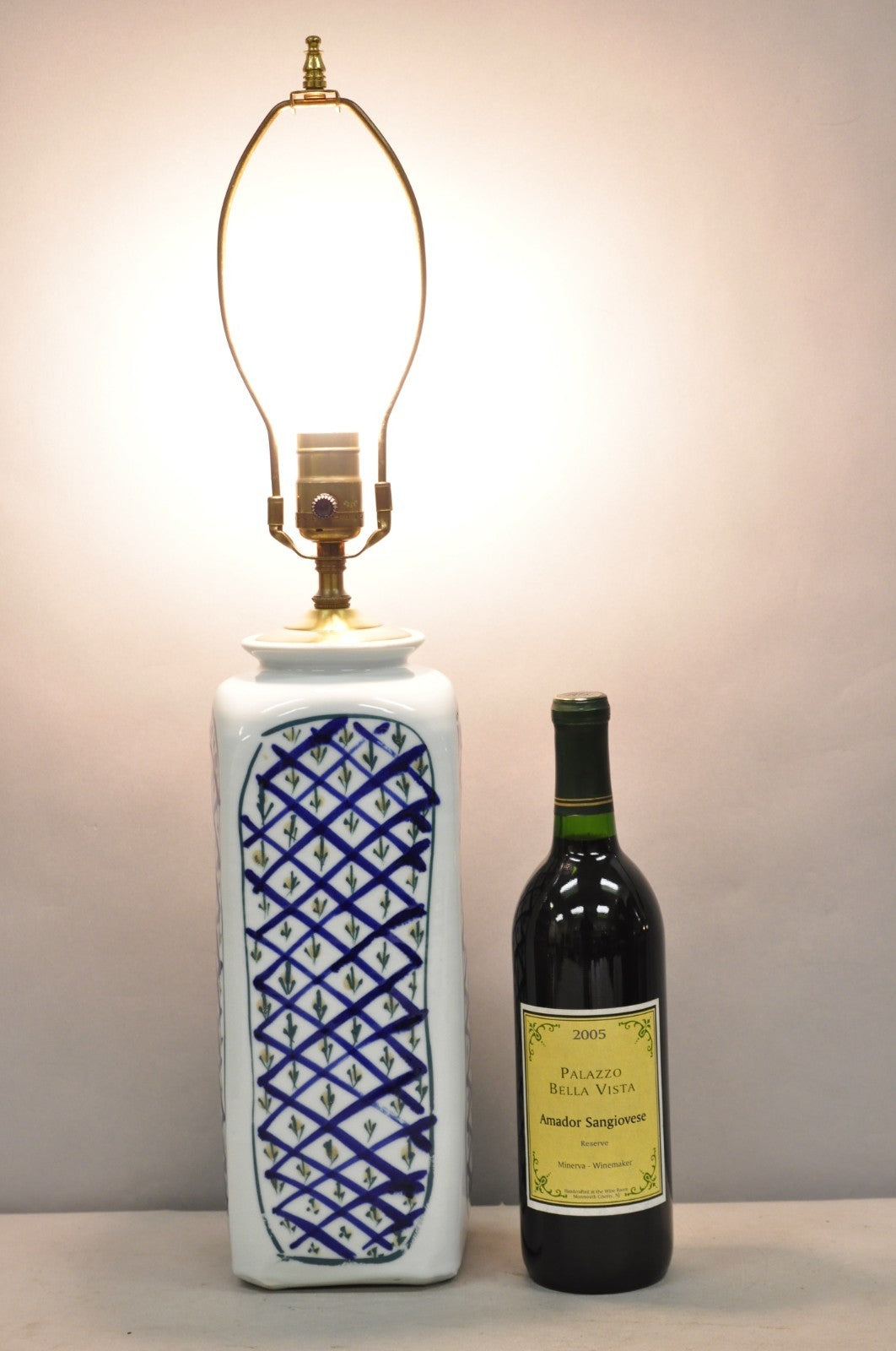 Vintage Chinoiserie Japanese Blue White Porcelain Hand Painted Vase Table Lamp