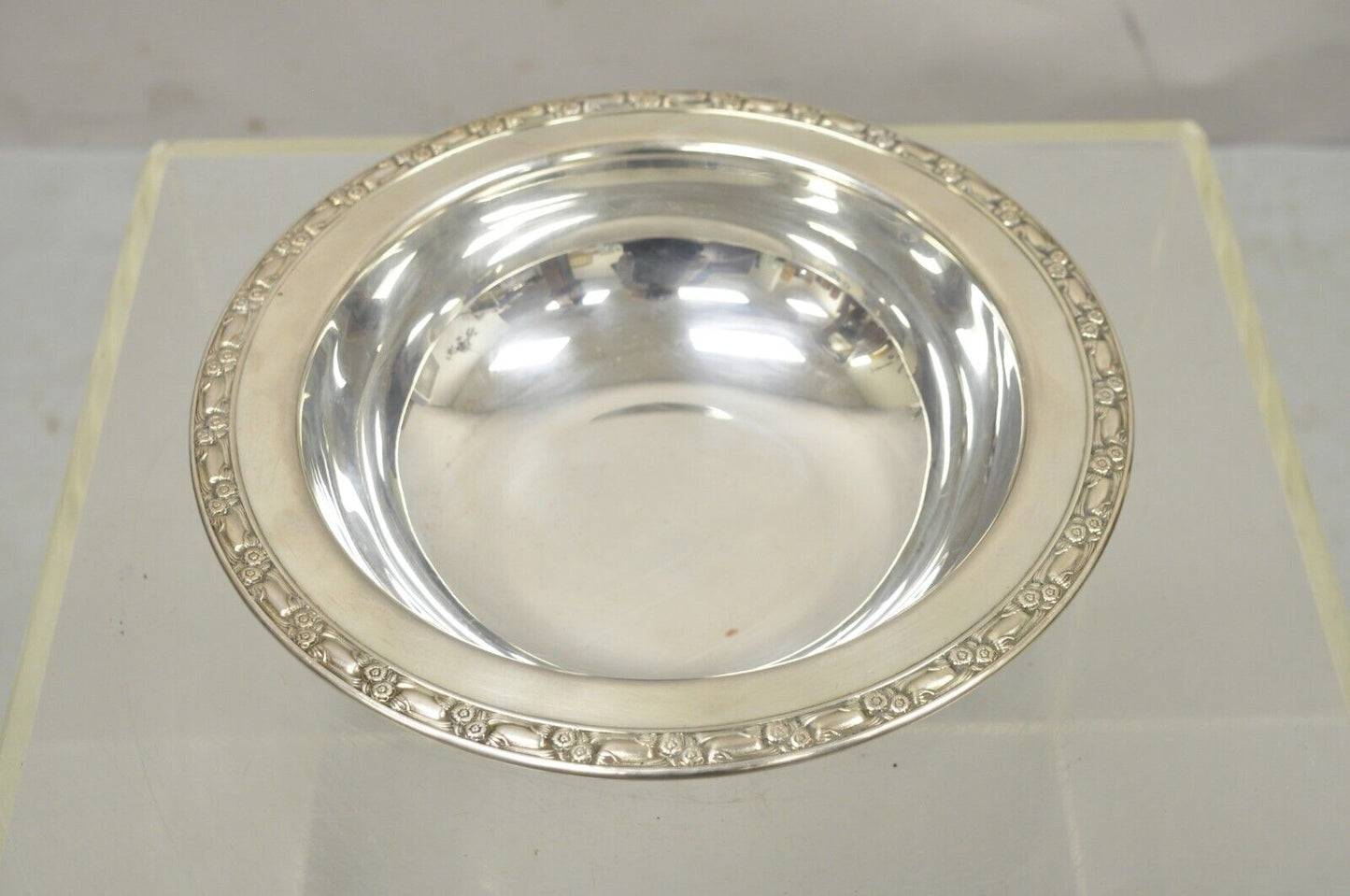 Vintage Oneida Ltd Rose Decorated Silver Plated 10.5" Round Serving Bowl Dish