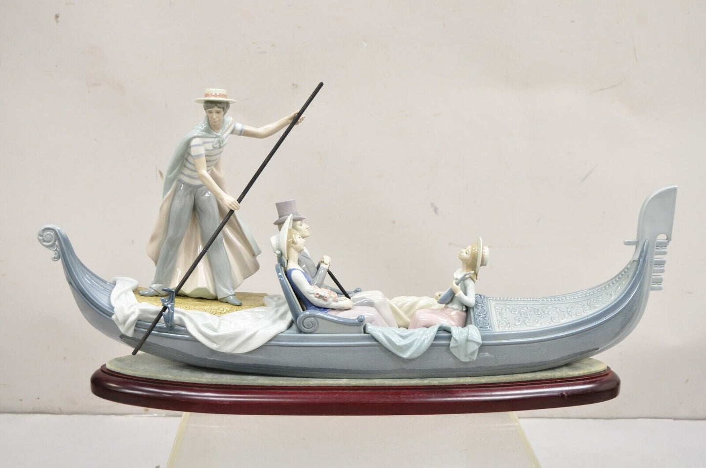 Lladro Daisa 1978 In the Gondola Couple Sculpture No. 2413 Large Porcelain