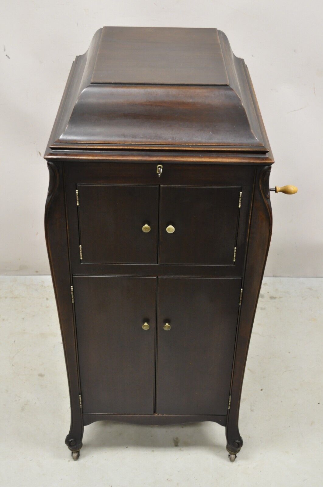 Antique Victor Talking Machine VV-XI Record Player Victrola Mahogany Floor Model