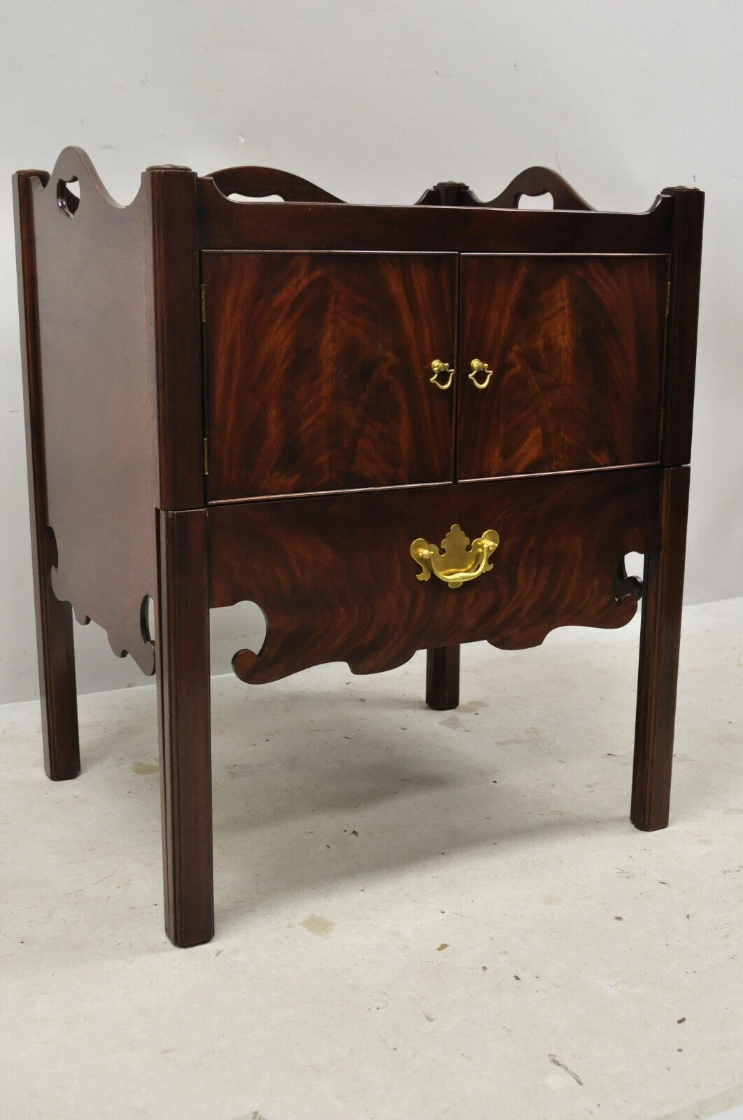 Baker Furniture English Georgian Mahogany End Table Washstand Nightstand Cabinet