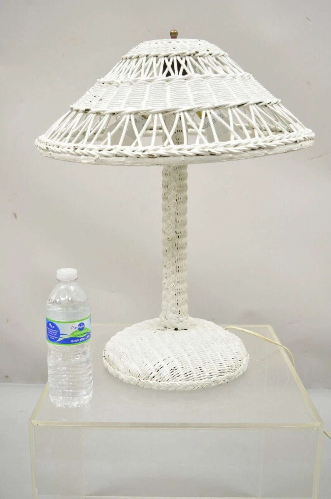 Antique Heywood Wakefield Arts & Crafts White Wicker Table Lamp With Shade