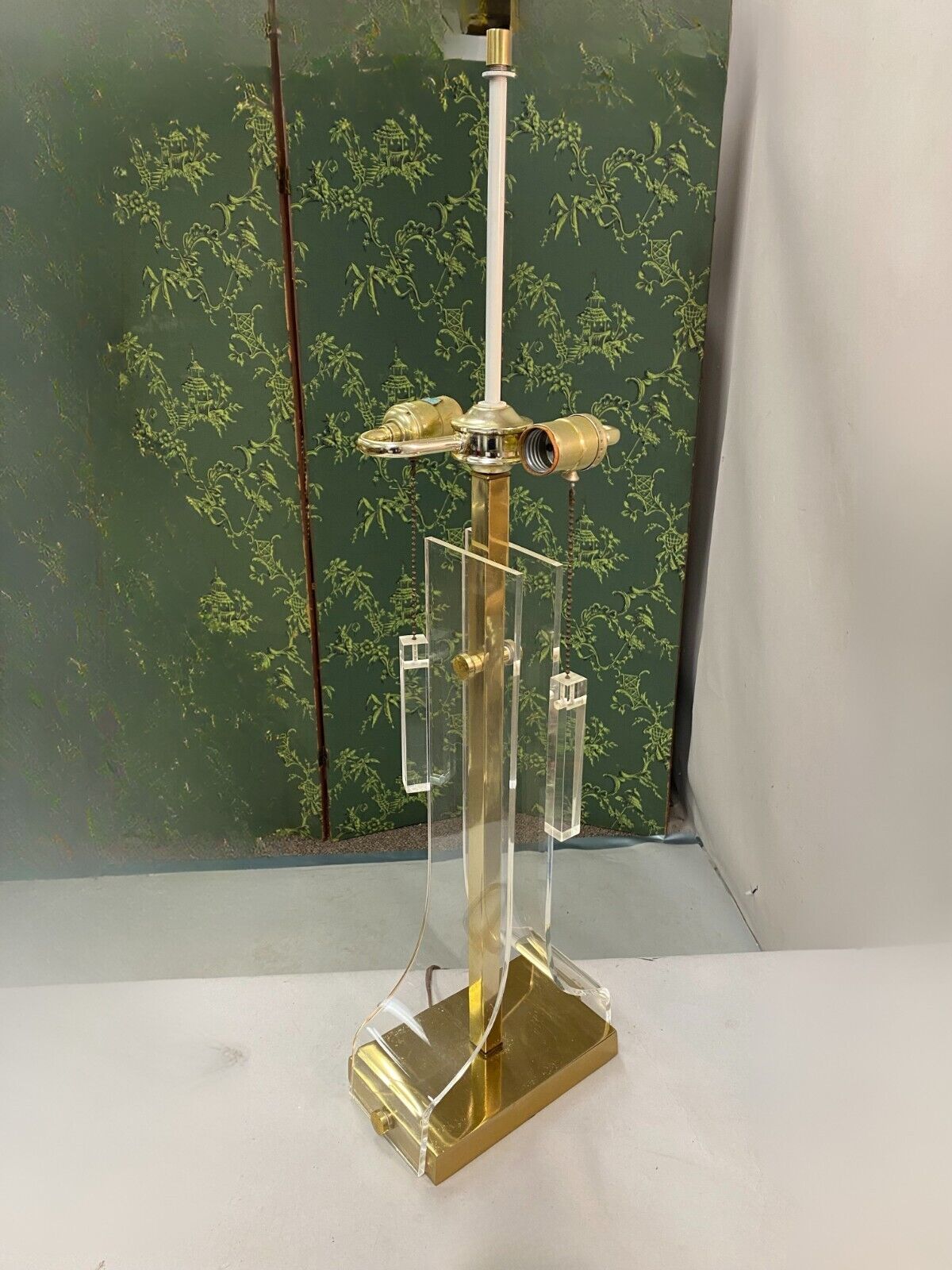 Vintage Laurel Mid Century Modern Sculptural Lucite & Brass Table Lamp