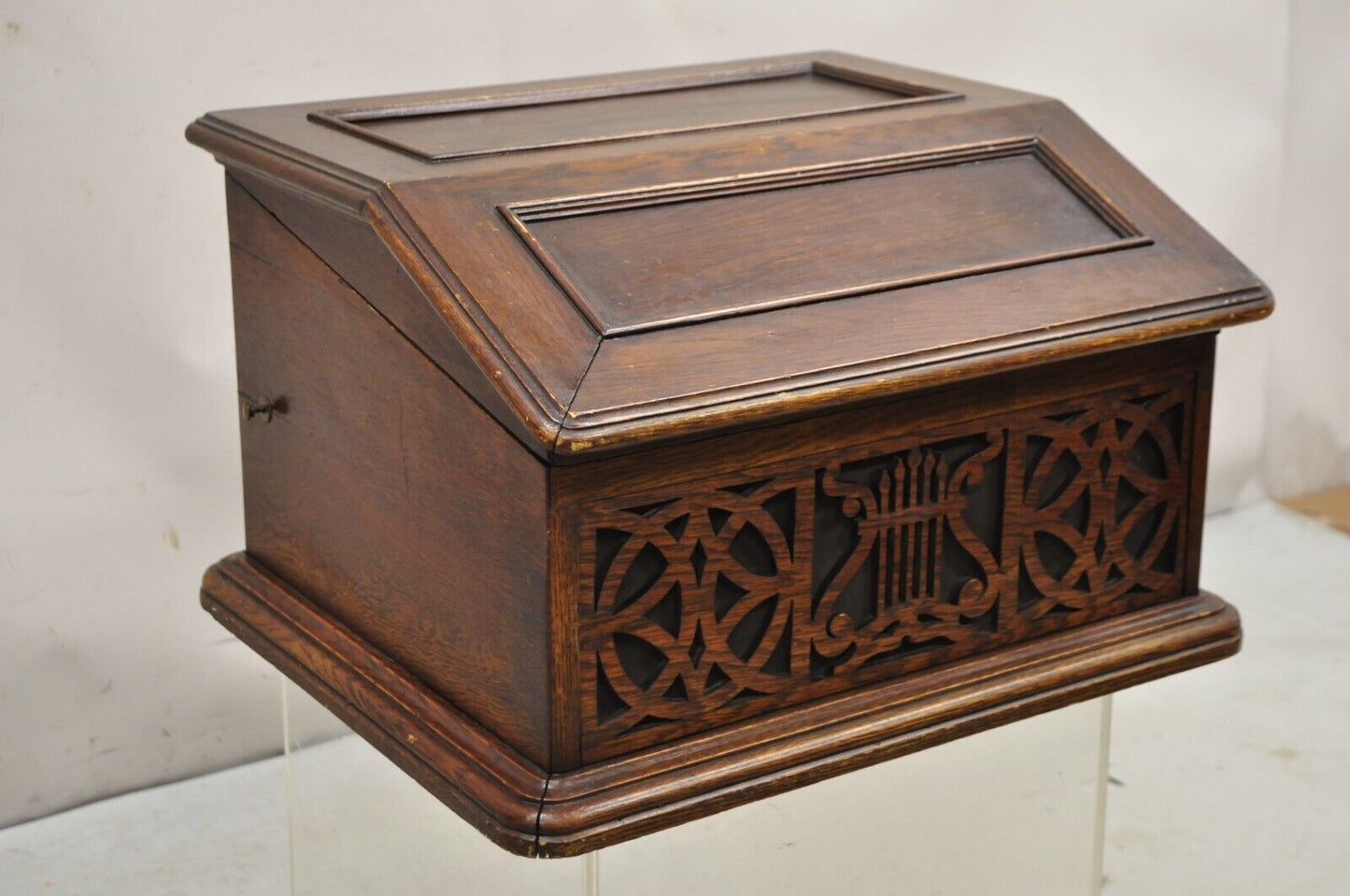 Antique Sonora Victorian Quartersawn Oak Tabletop Phonograph Record Player